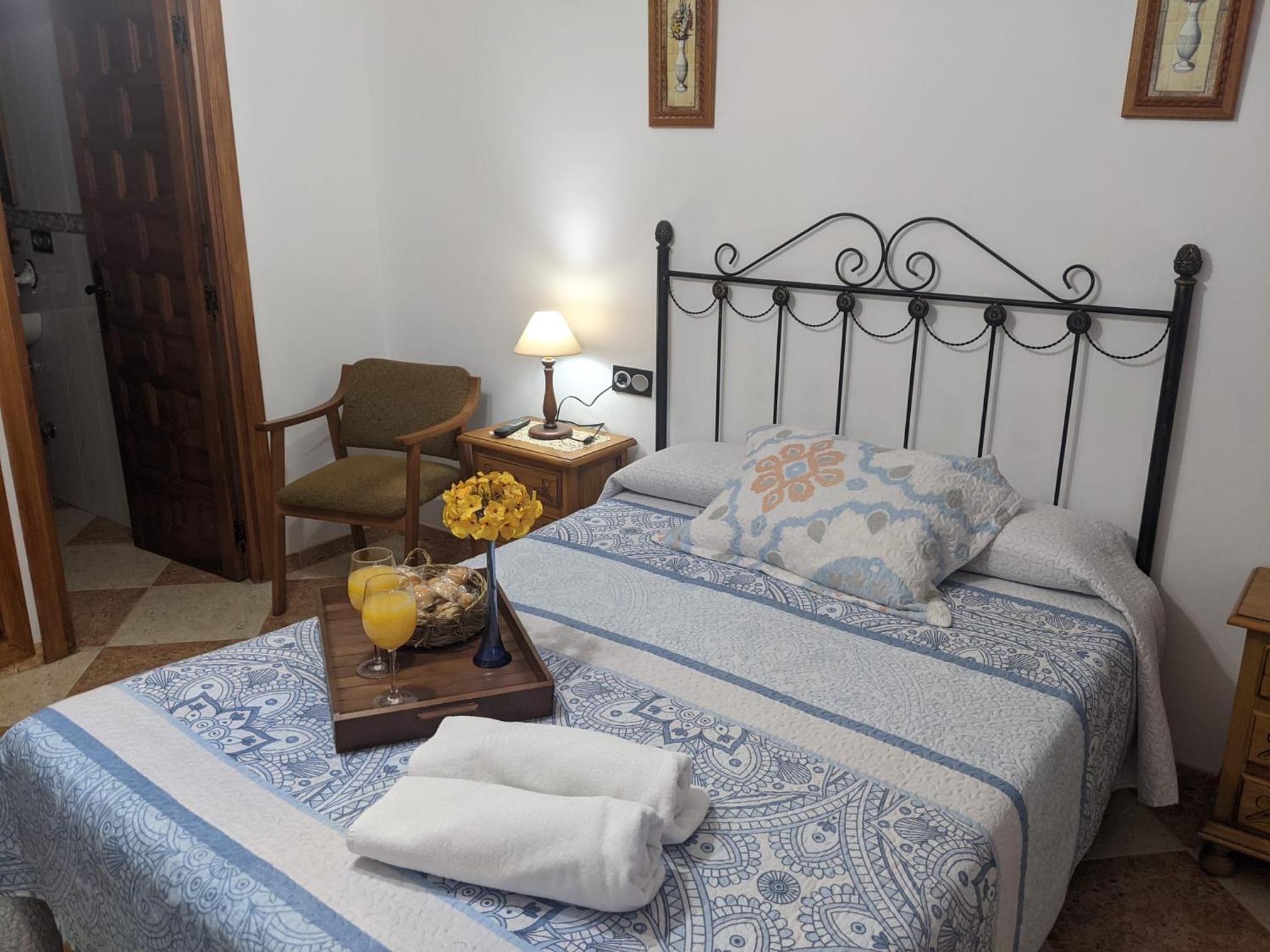 Double Room with Mountain View - Photo 3