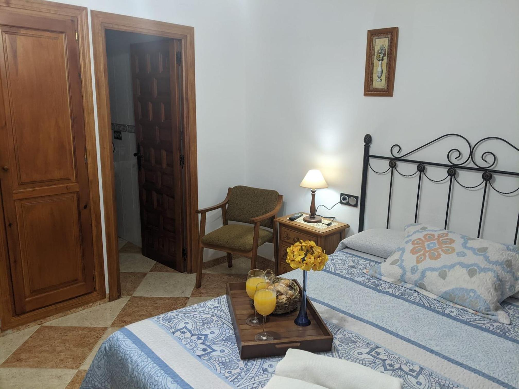 Double Room with Mountain View - Photo 4