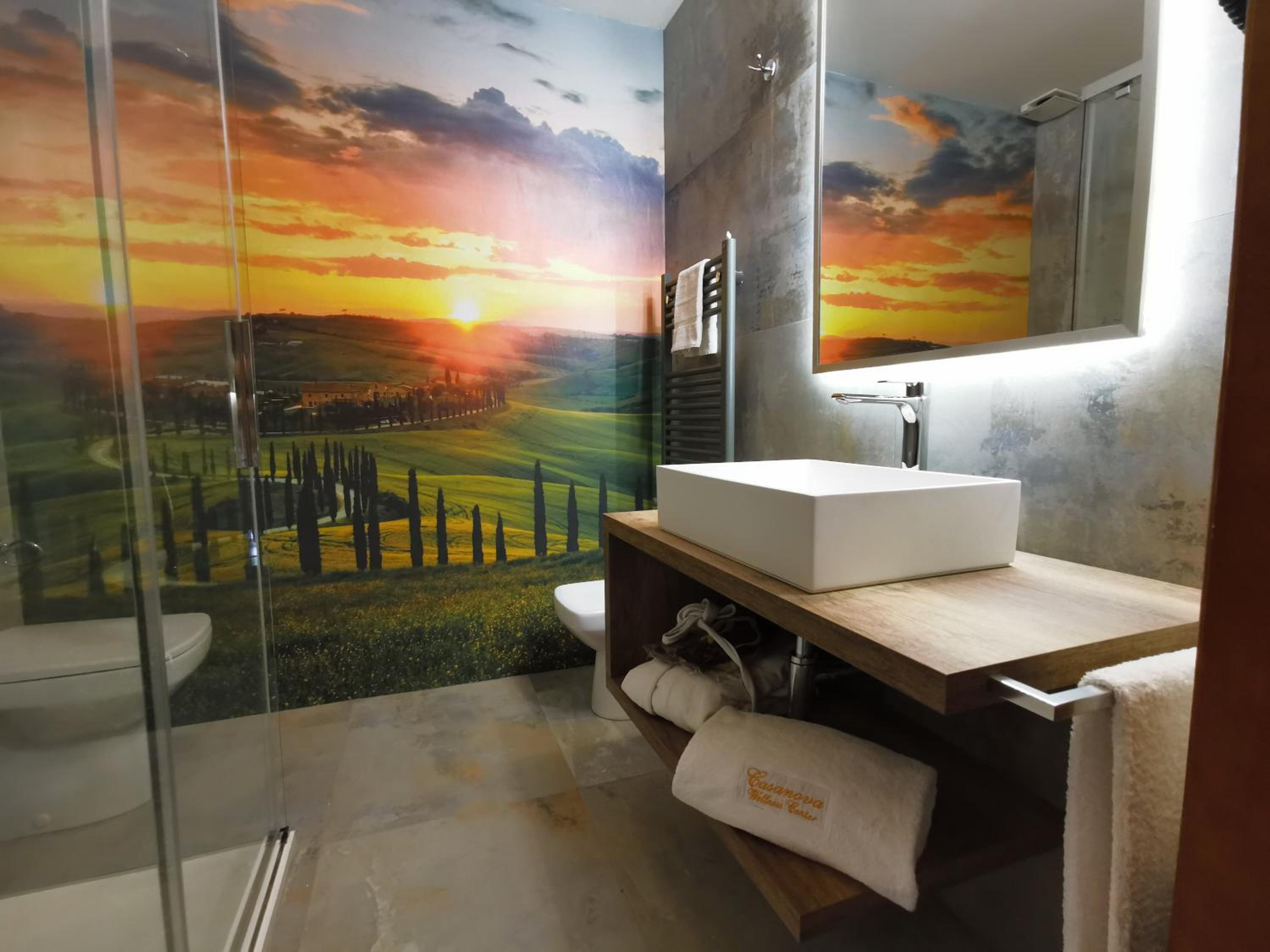 Junior Suite with Spa Access - Split Level photo 3