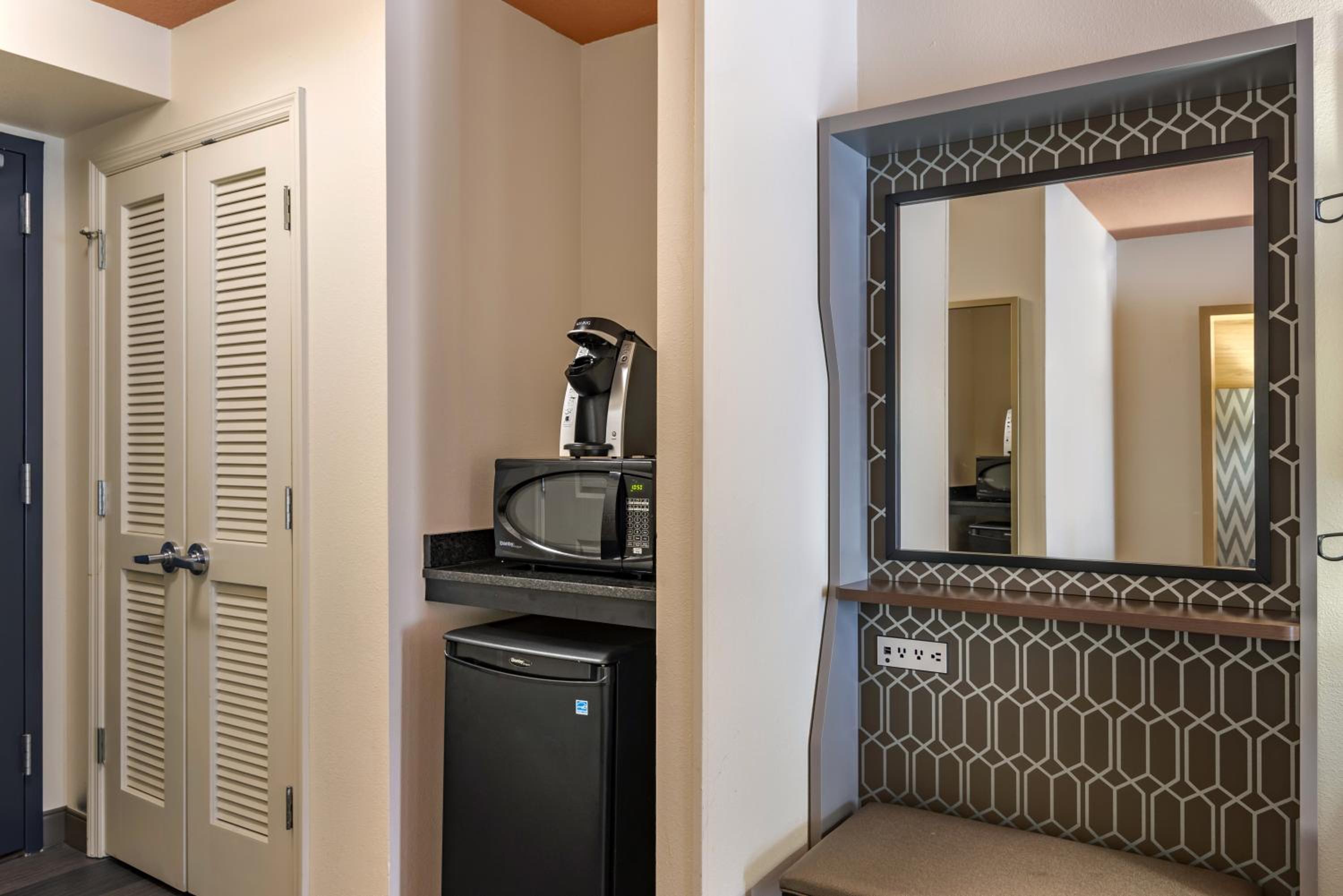 Standard King Room - Photo 1