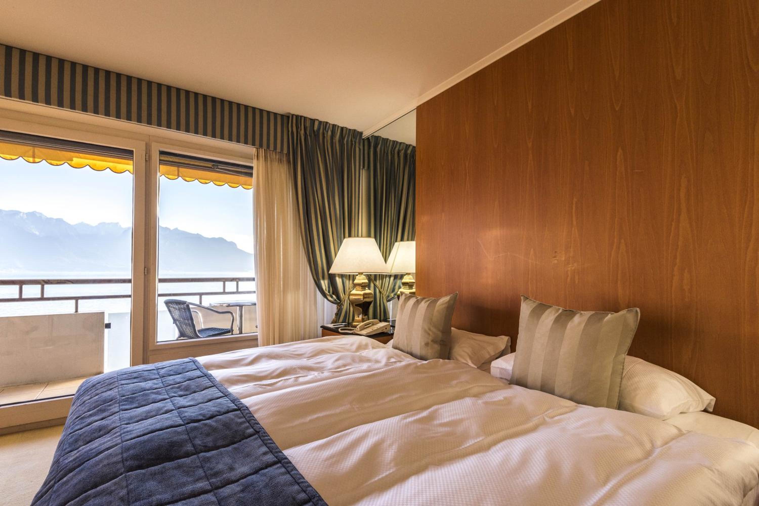 Deluxe Double Room with Balcony - Park and Lake or Lake View - Photo 6