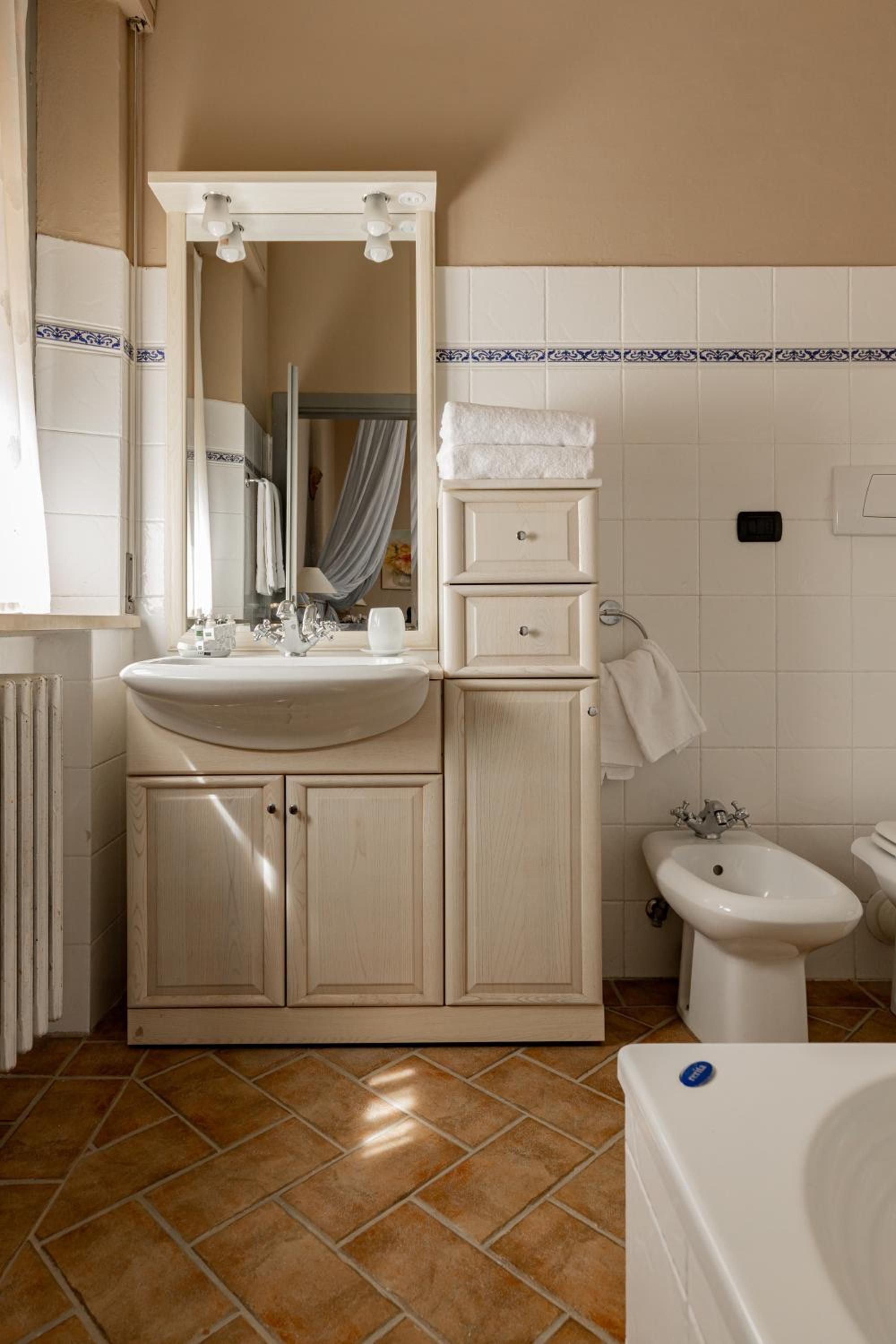 Standard Double Room - Photo 2