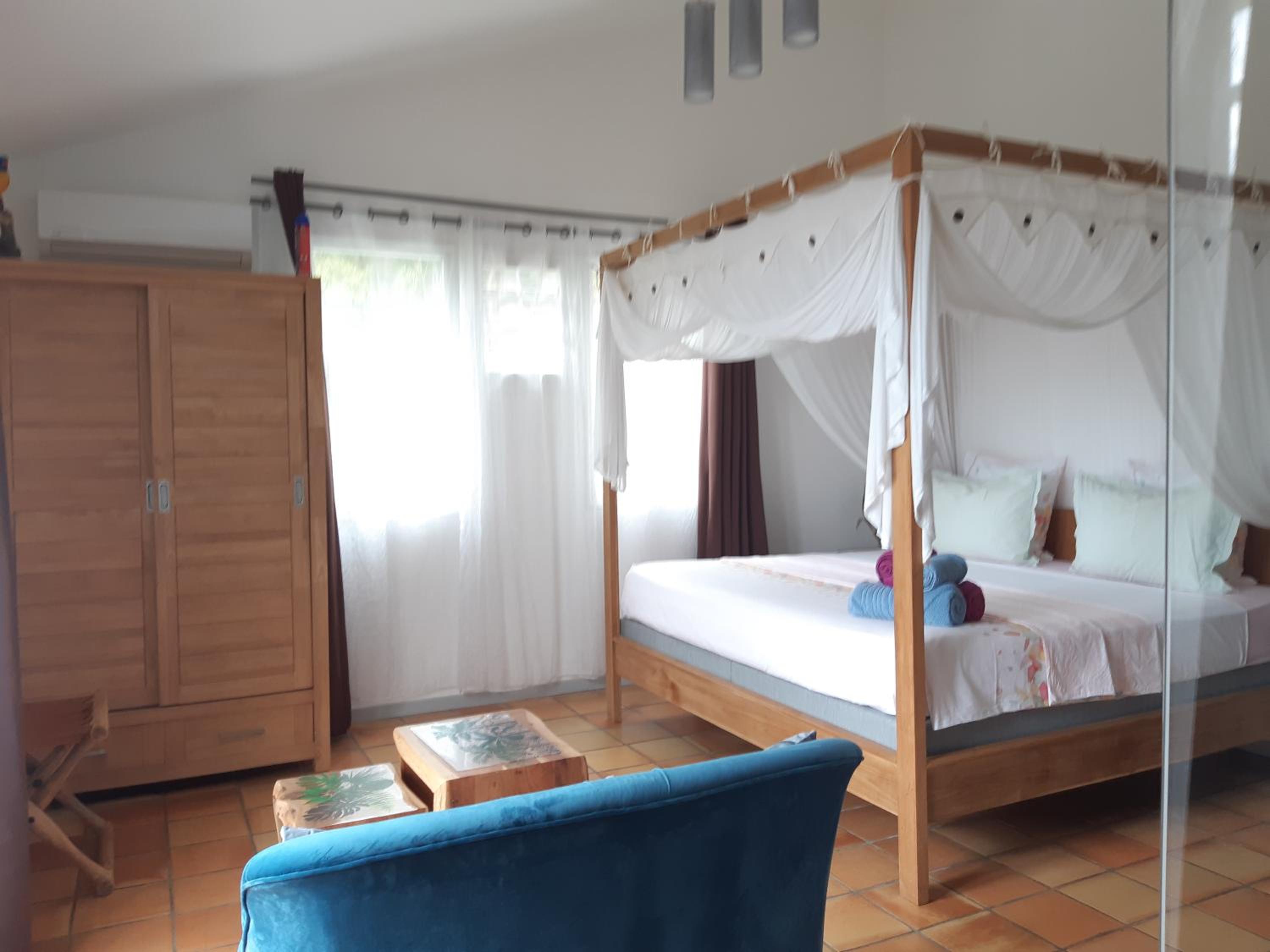 Deluxe King Suite photo 3