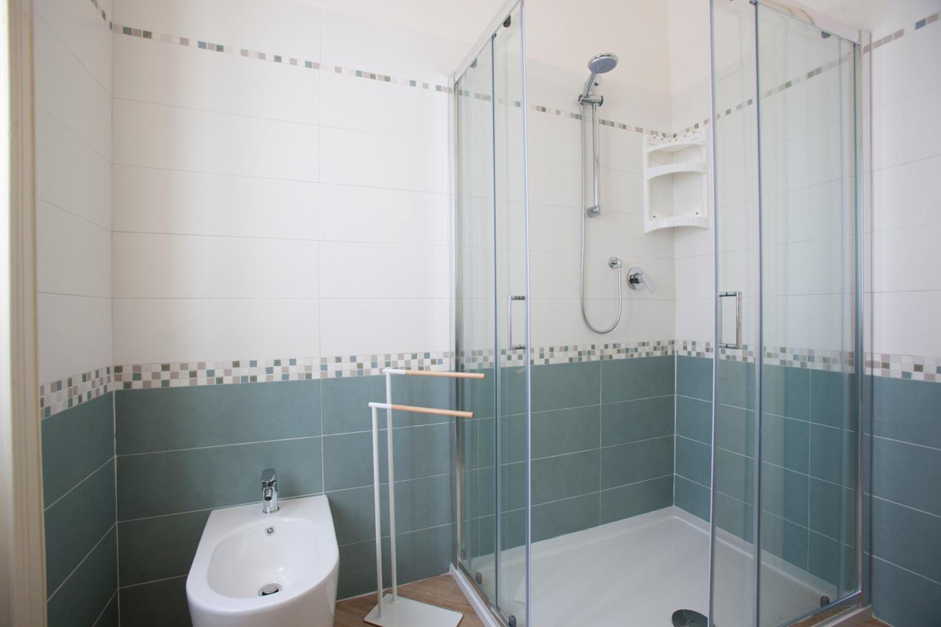 Double Room with Private Bathroom - Photo 6