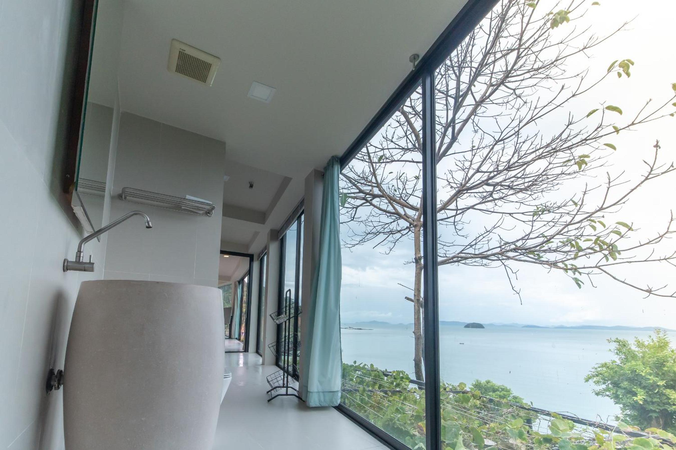 Junior Suite with Ocean View photo 2