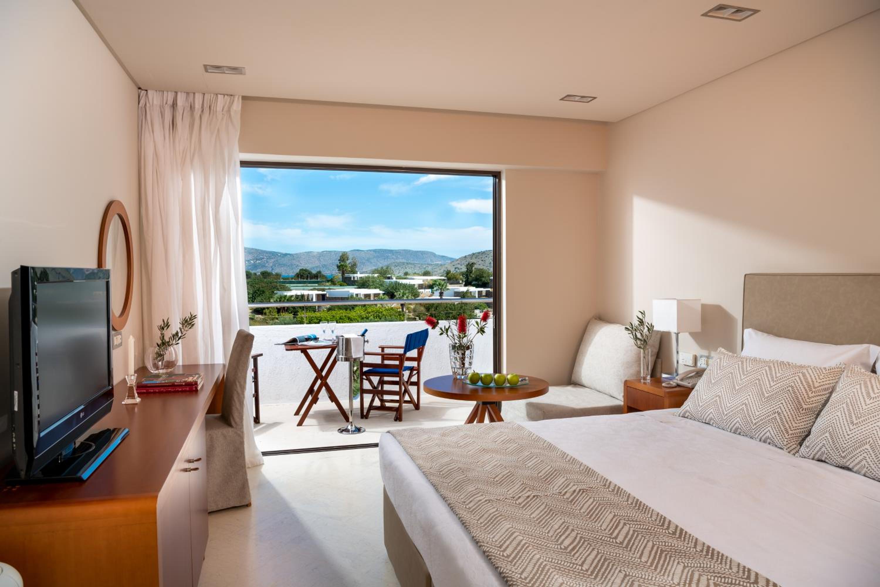 Classic Double Room with Partial Sea View - Photo 3