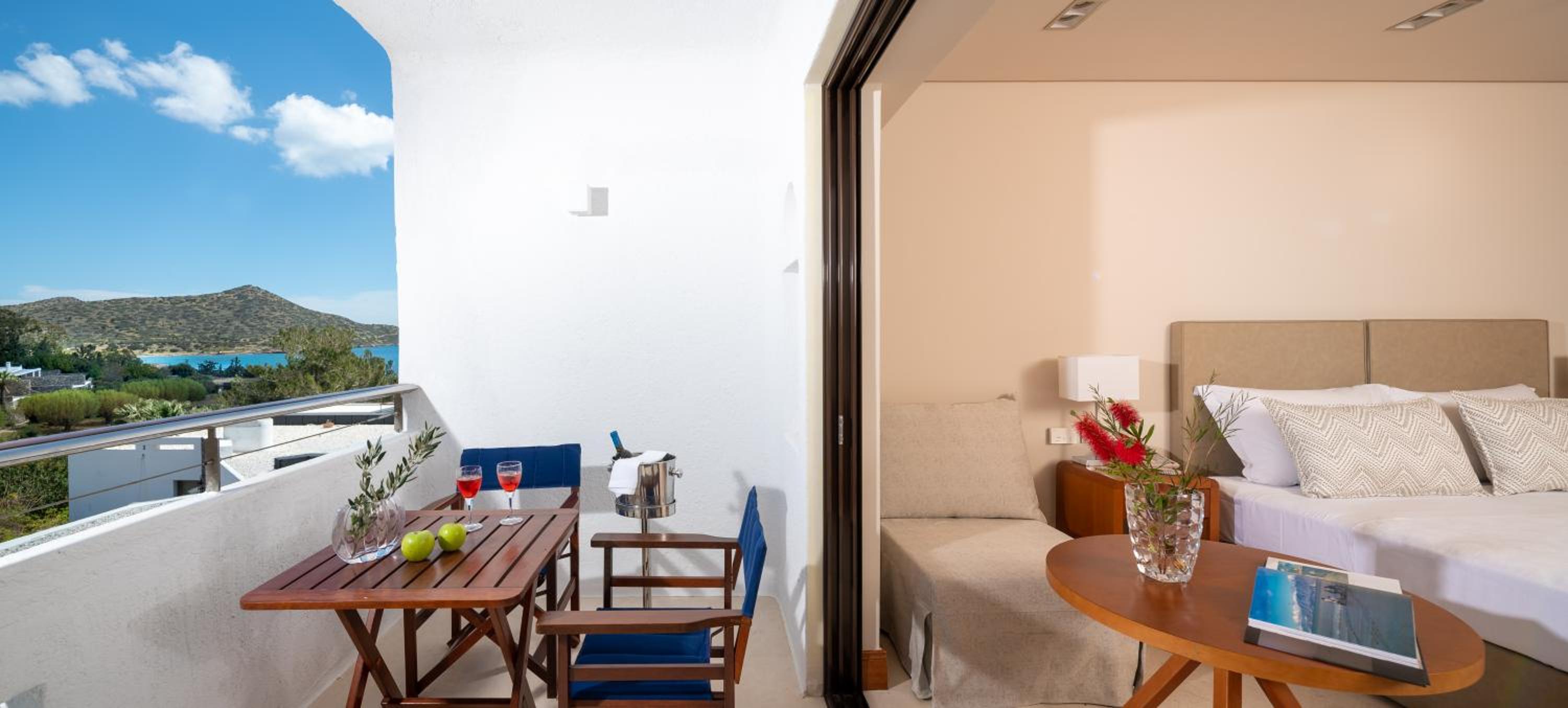 Classic Double Room with Partial Sea View - Photo 6