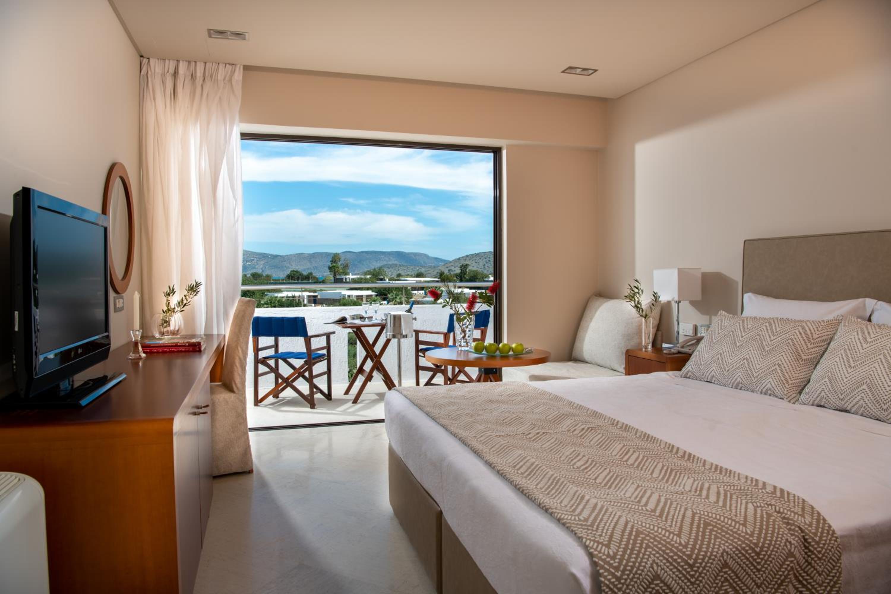 Classic Double Room with Partial Sea View - Photo 4
