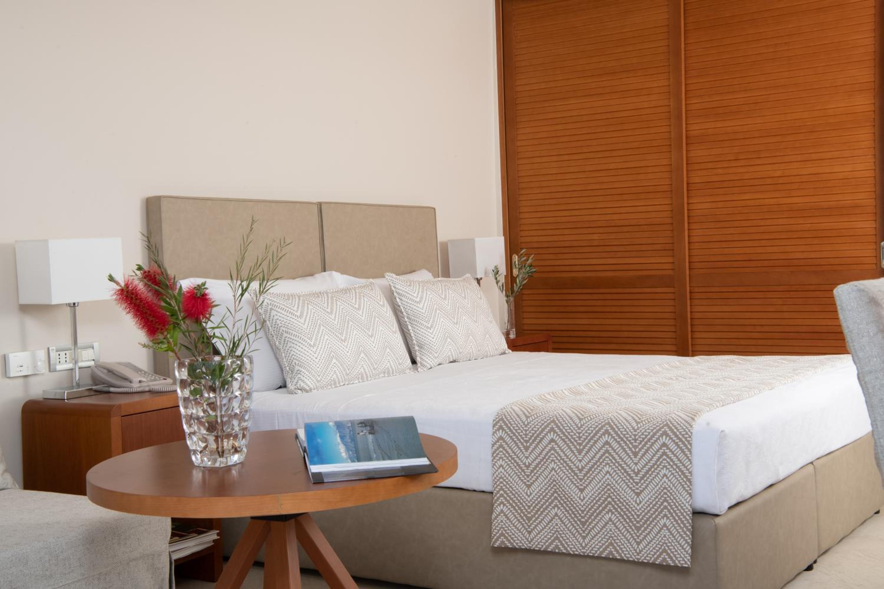 Classic Double Room with Partial Sea View - Photo 5