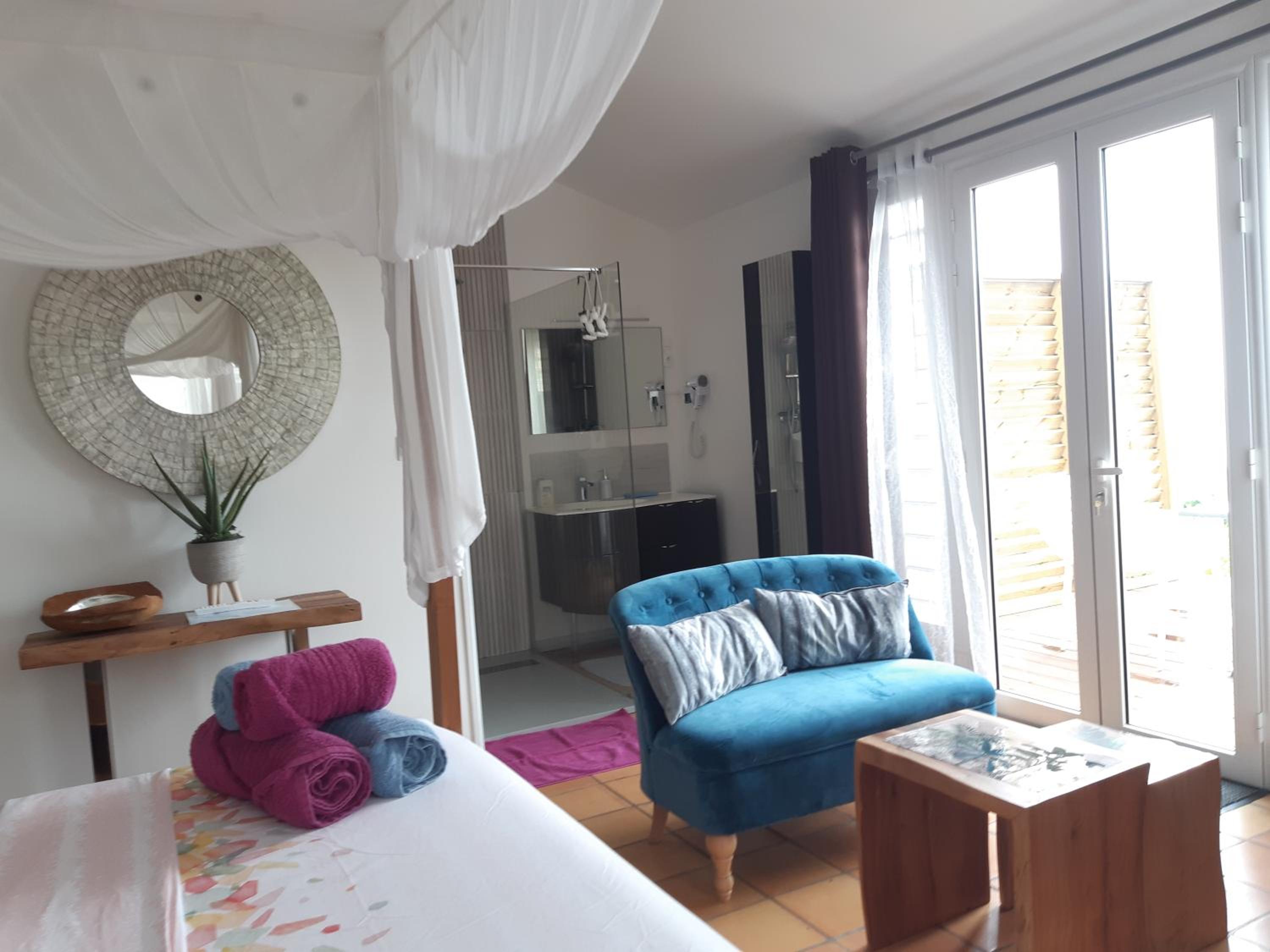 Deluxe King Suite photo 2