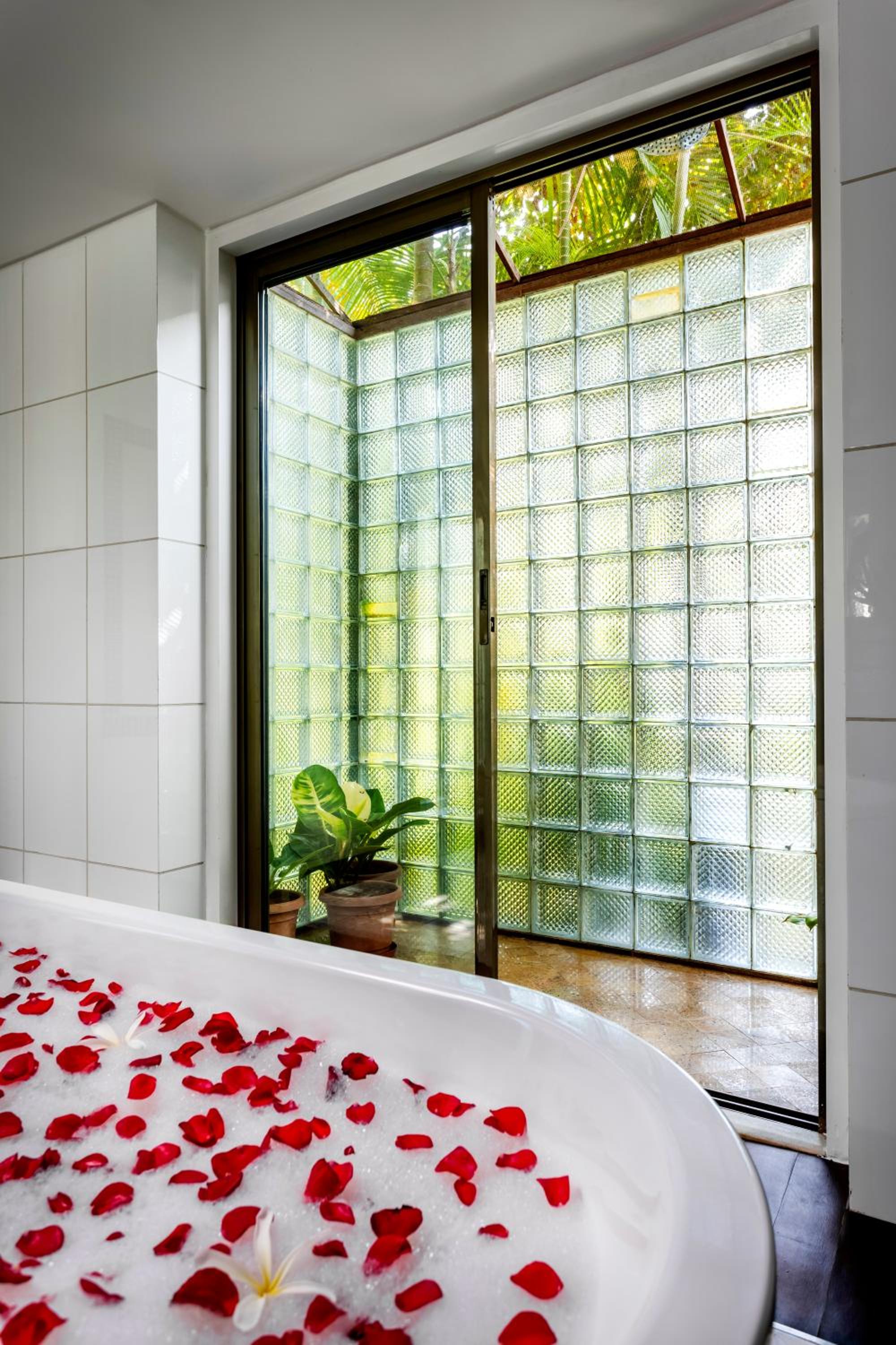2 Bedroom Presidential Villa – Free round trip airport transfer from Dabolim Airport and 30 mins foot massage for a couple once during the stay 2 Bedroom Presidential Villa – Free round trip airport transfer from Dabolim Airport and 30 mins foot massage for a couple once during the stay
