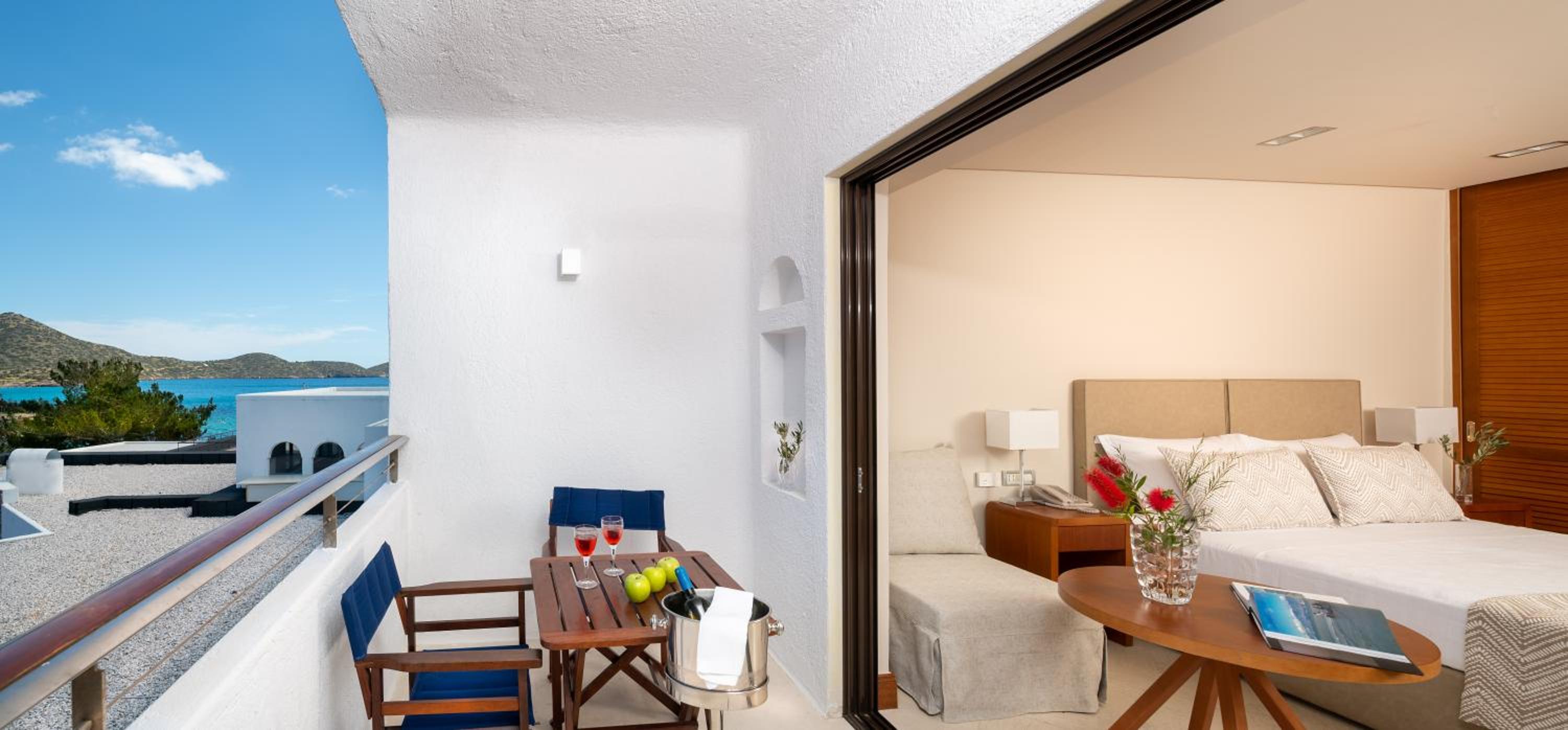 Classic Double Room with Partial Sea View - Photo 2