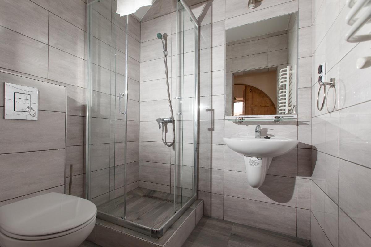 Triple Room with Private Bathroom photo 3