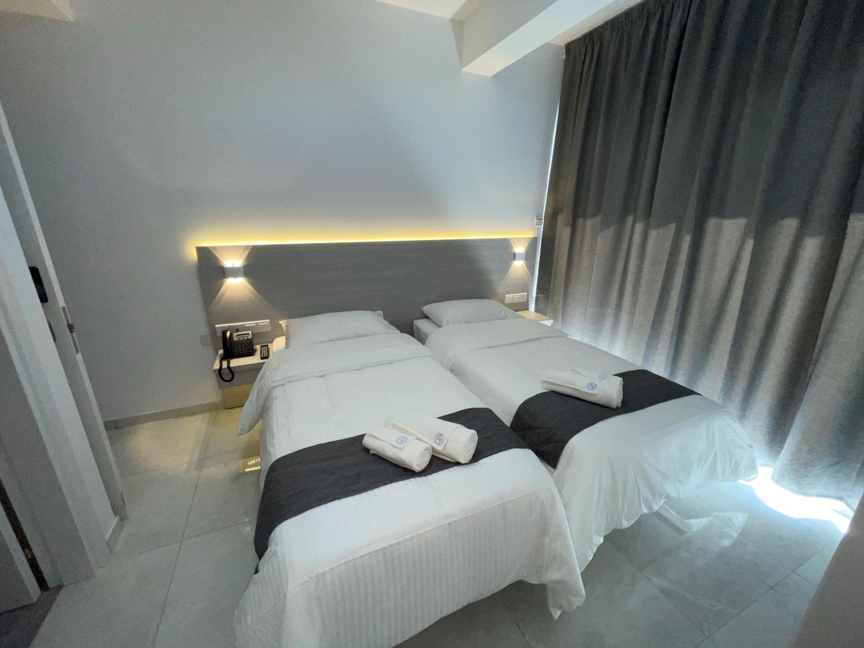 Double Room with Balcony - Photo 7