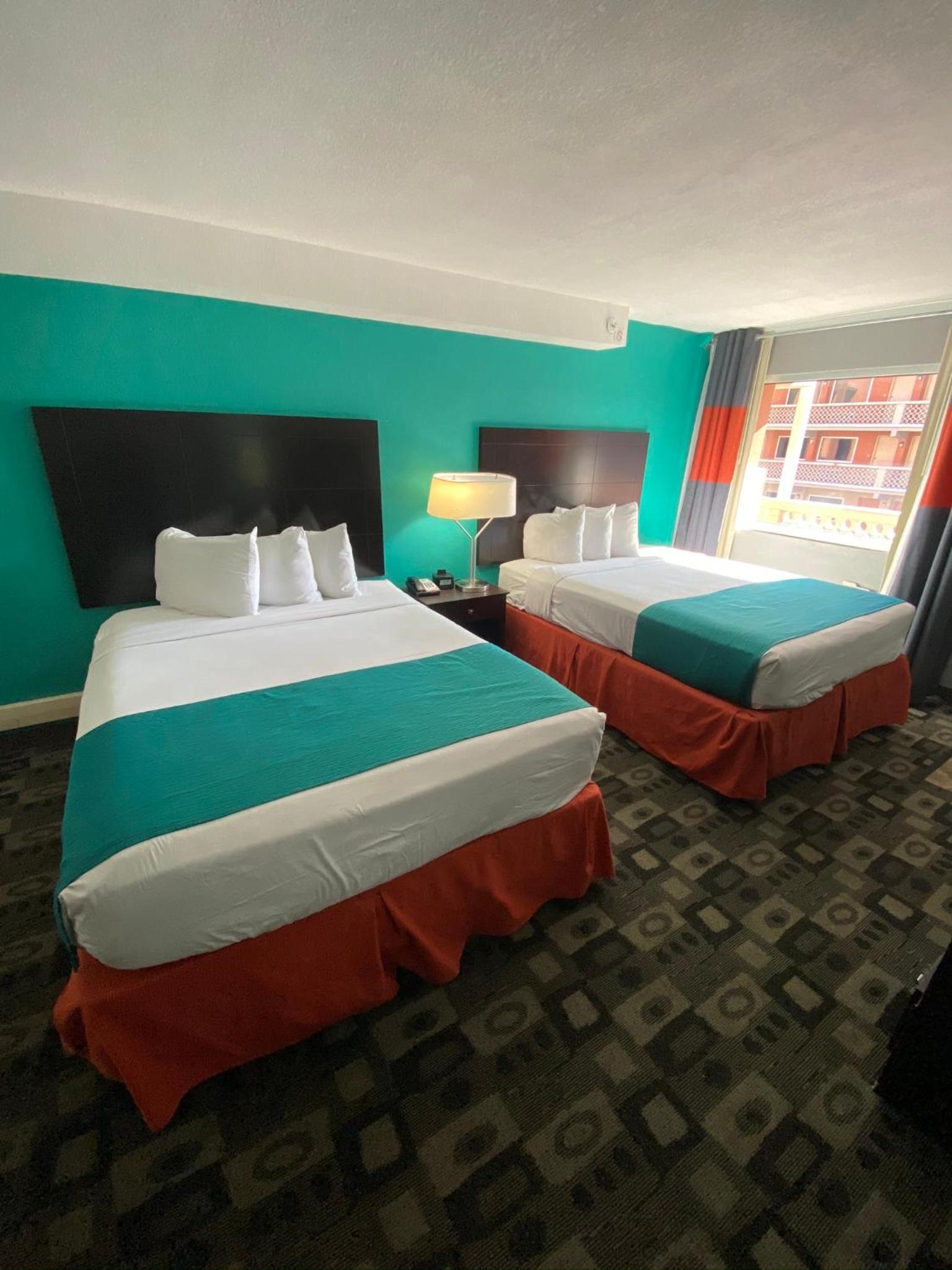 Queen Room with Two Queen Beds - Smoking photo 2