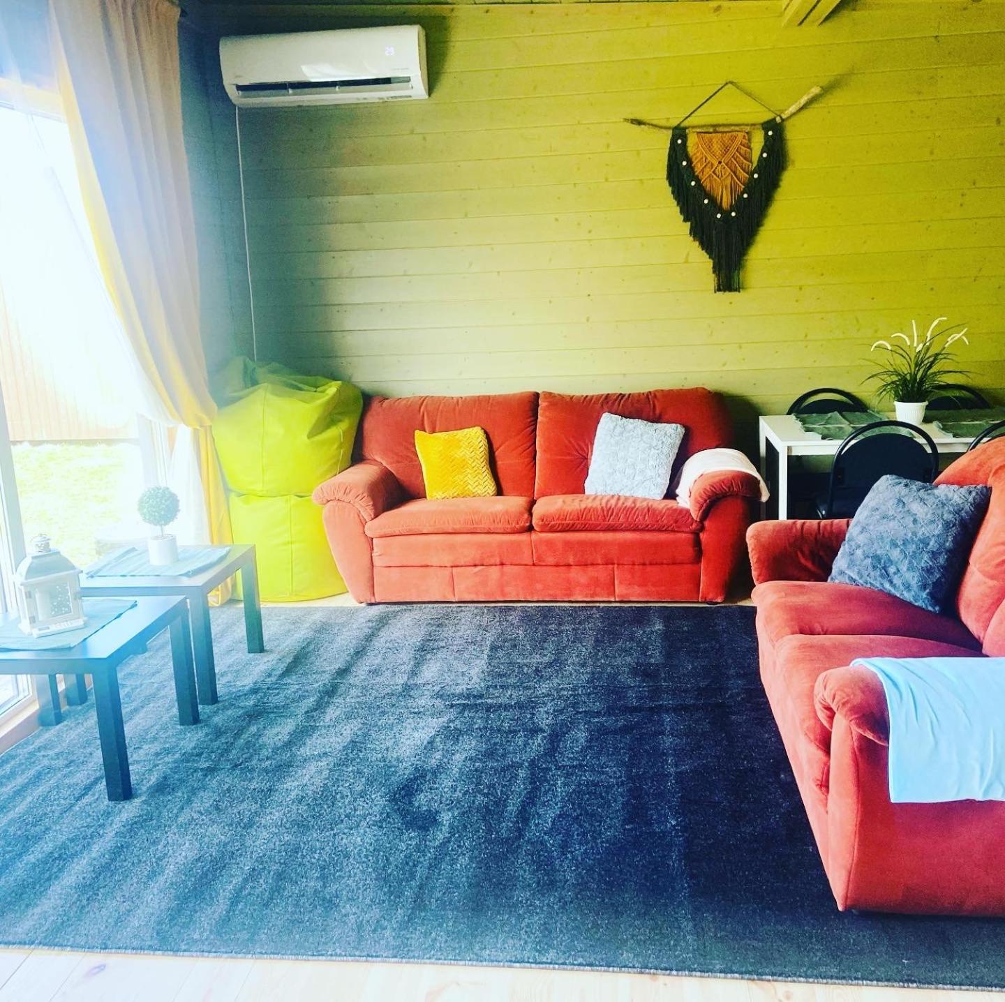 Superior Family Room photo 1