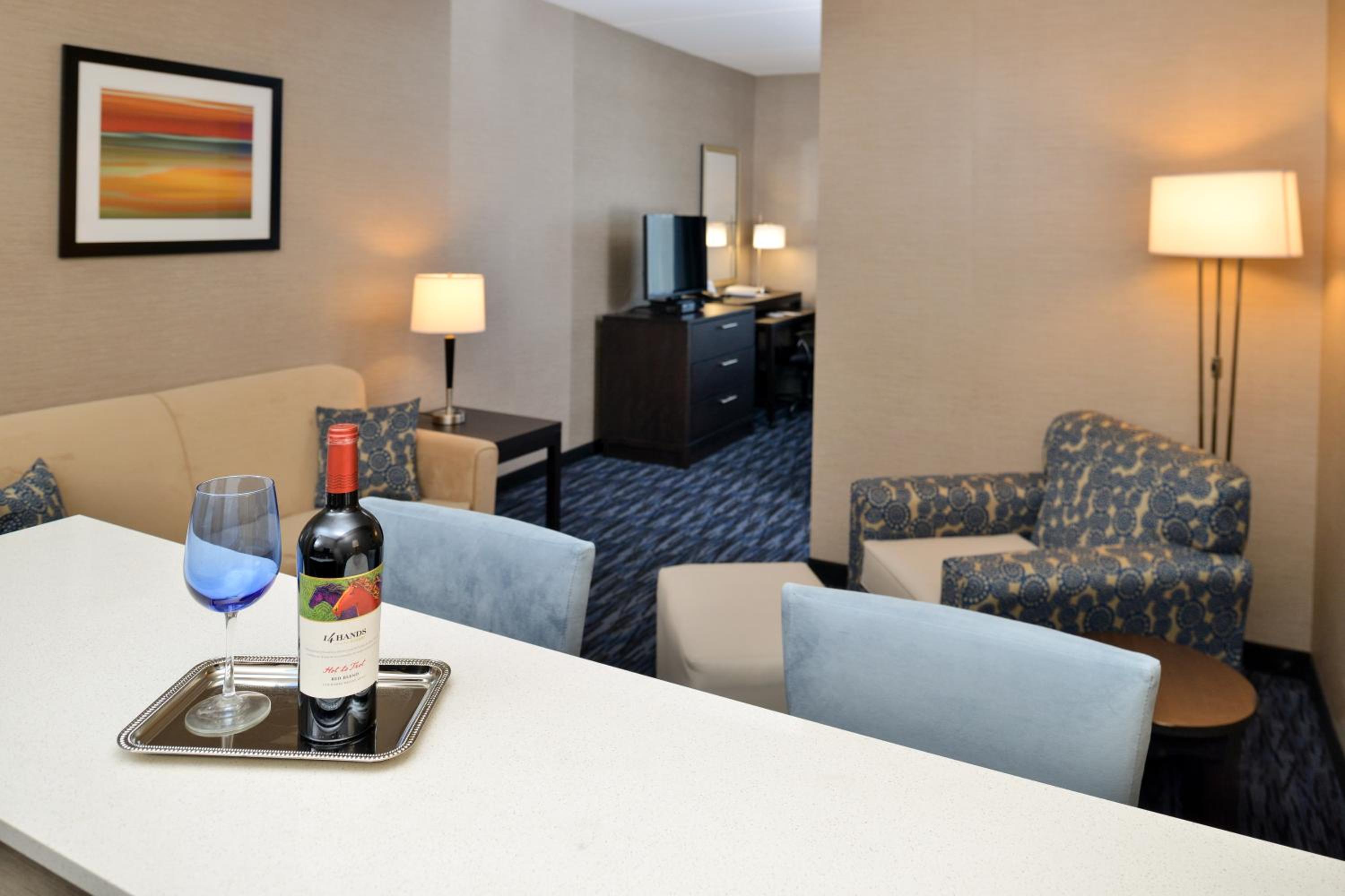 King Suite with Sofa Bed - Hearing Accessible