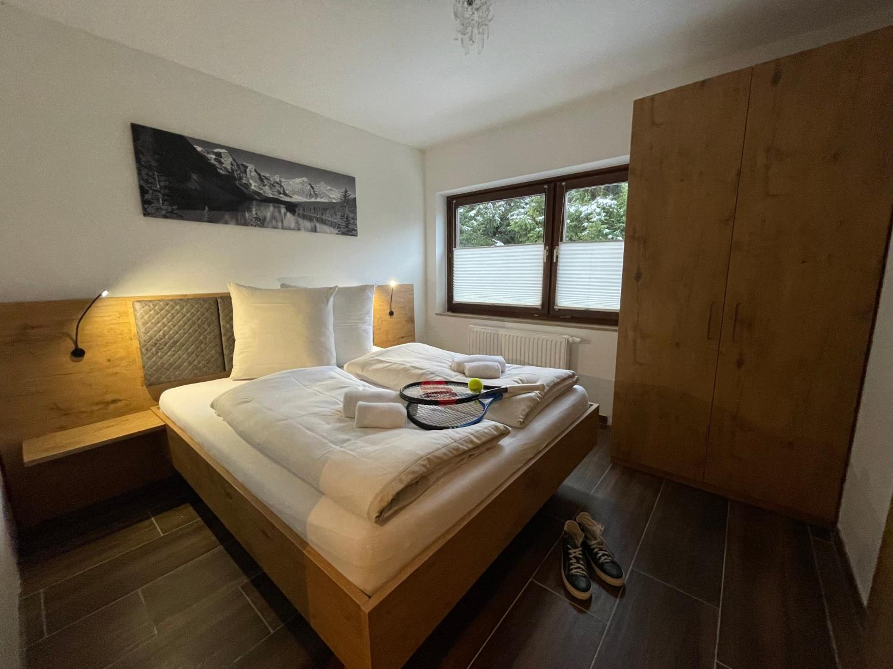 Deluxe Three-Bedroom Apartment with Sauna and Balcony