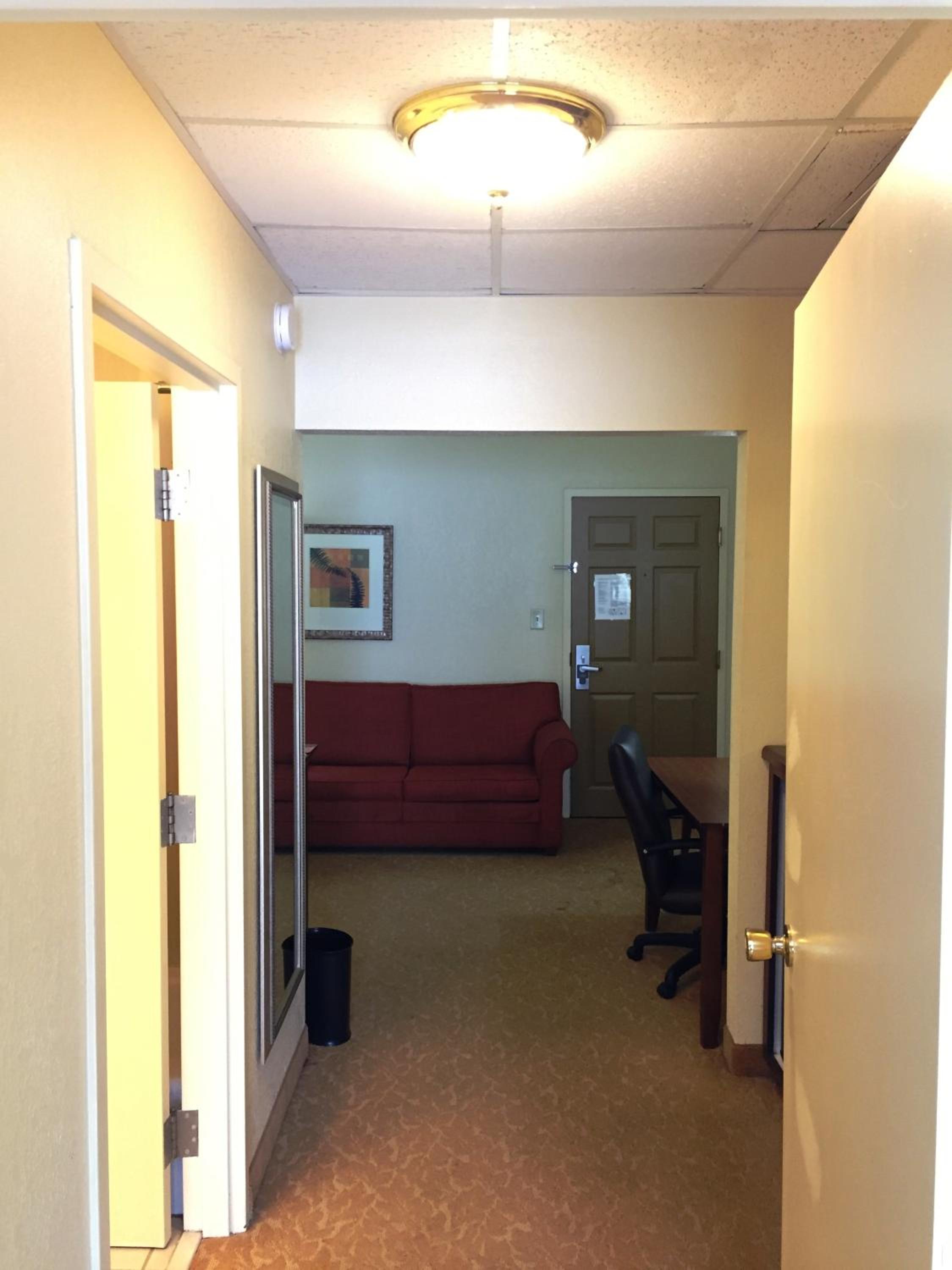 One-Bedroom Queen Suite - Non-Smoking - Photo 3