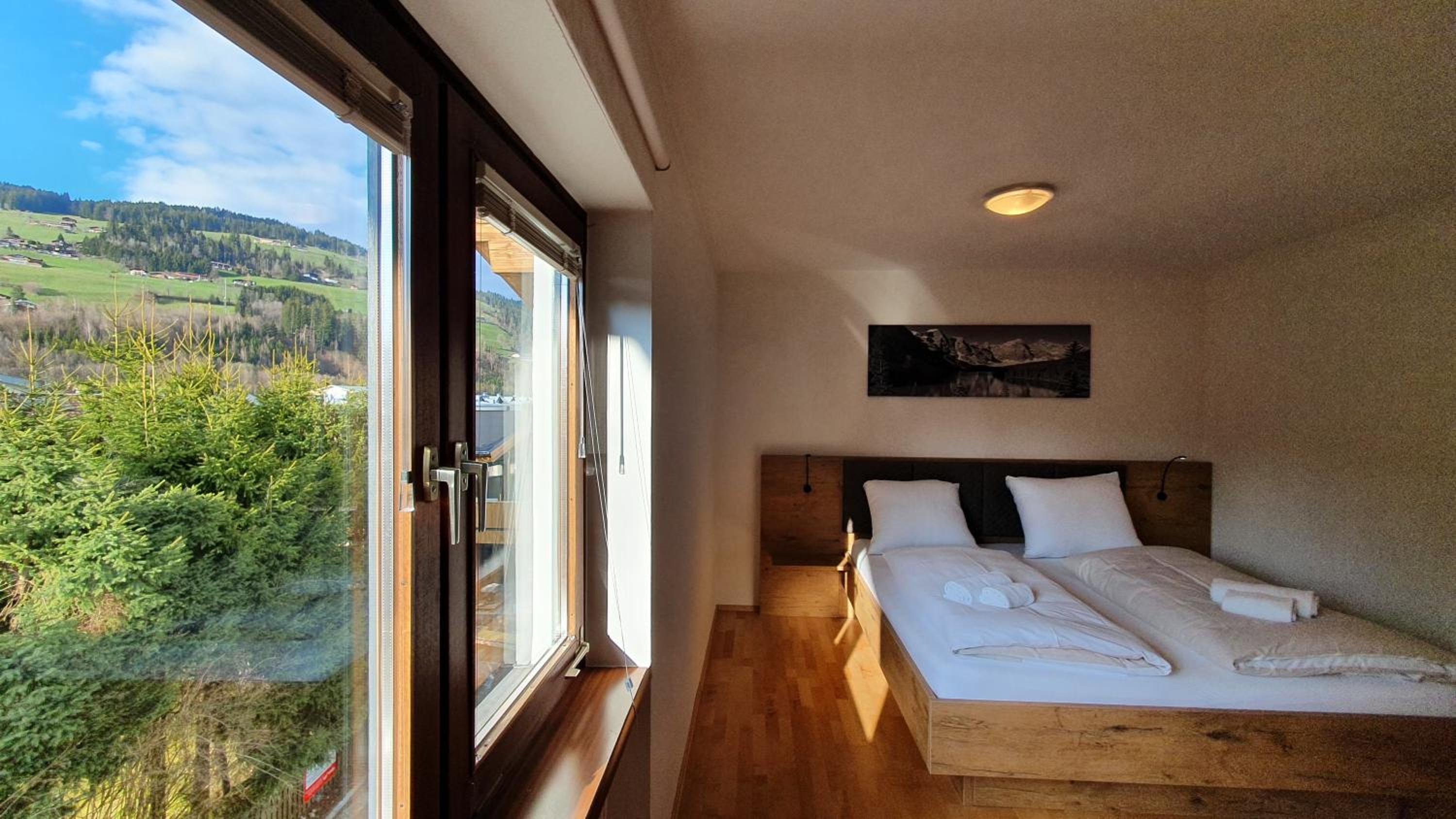 Family Apartment with Three-Bedroom and Balcony