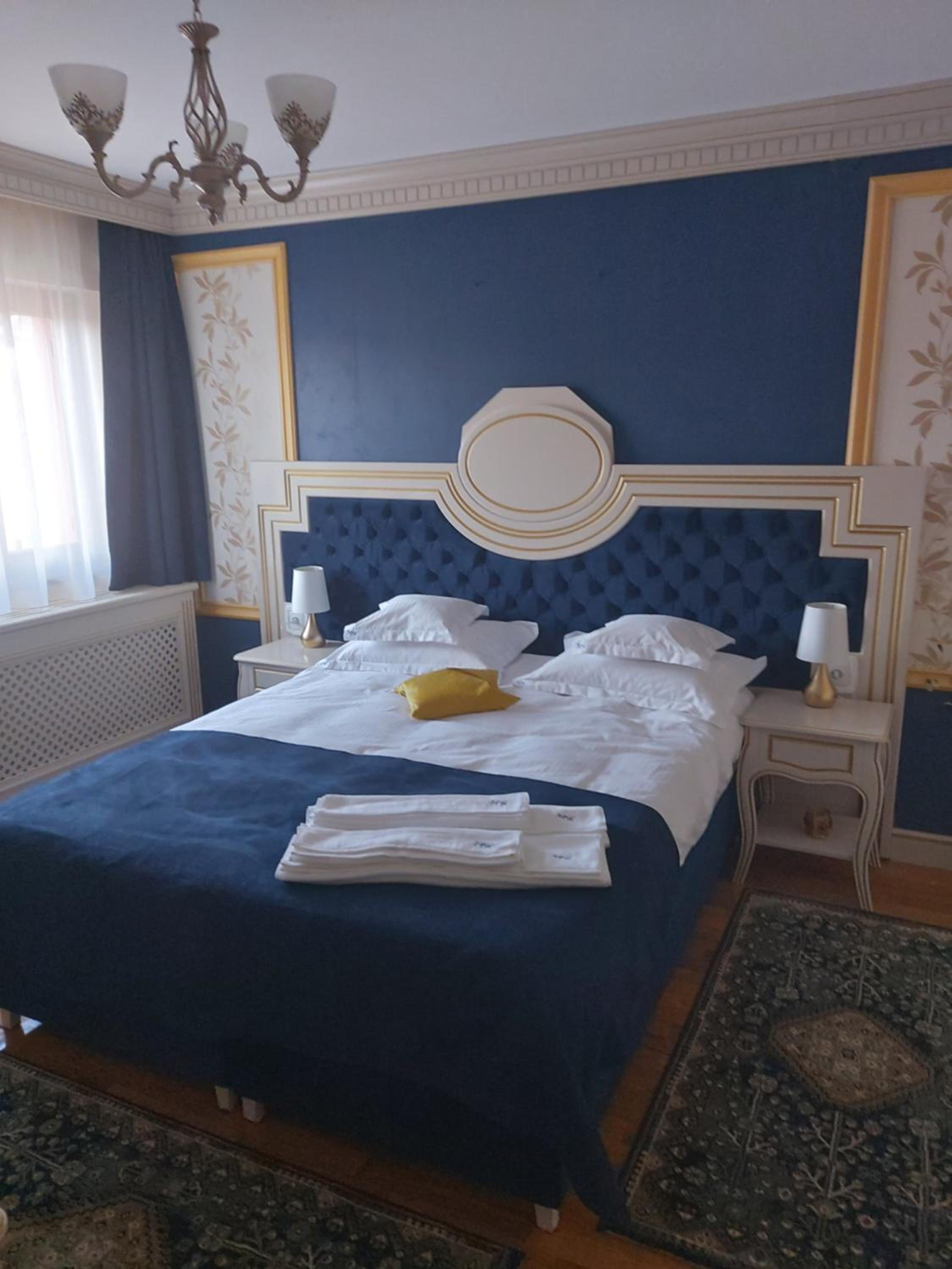 Deluxe King Room - Photo 1