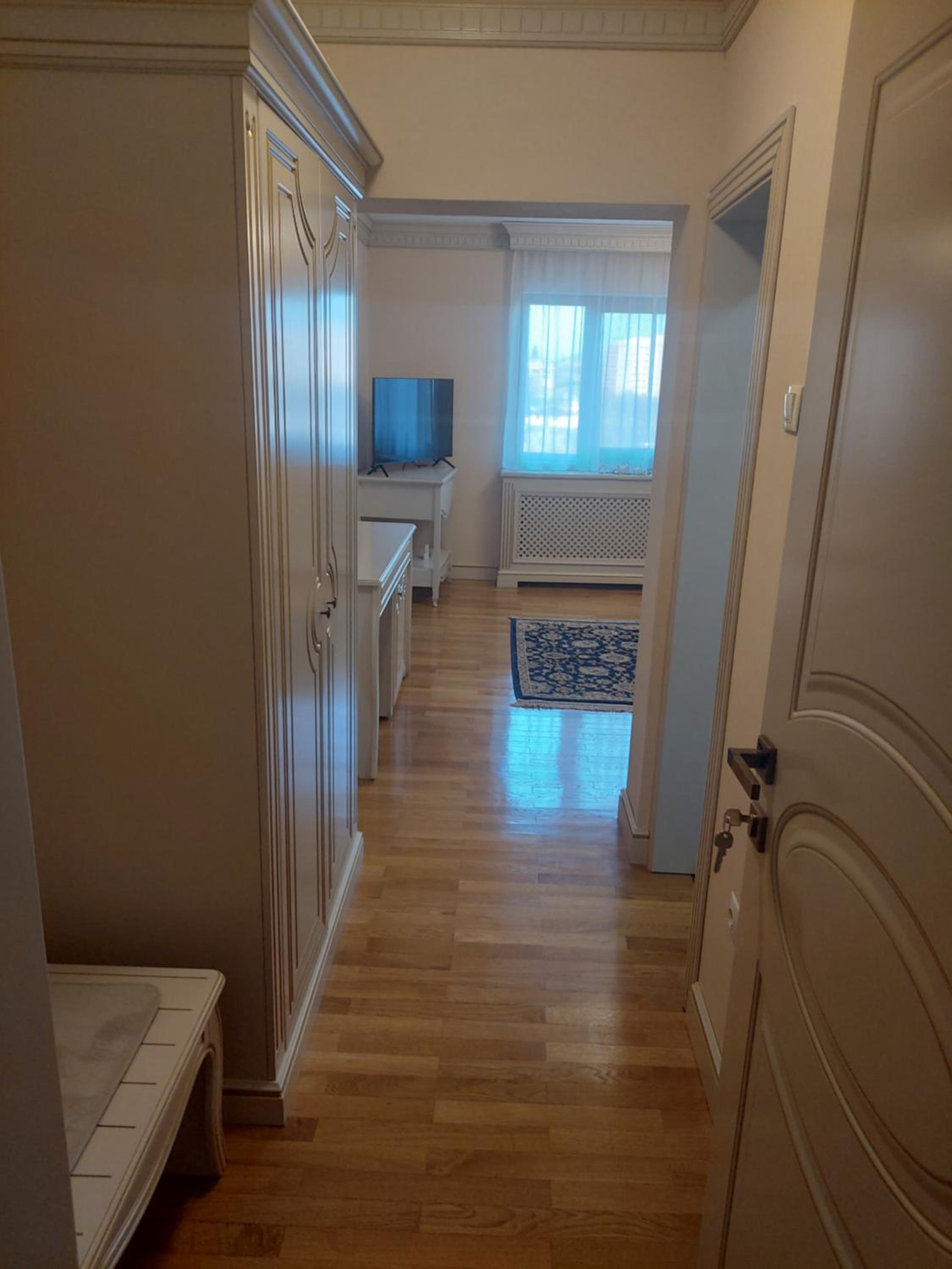 Apartment with Balcony - Photo 8