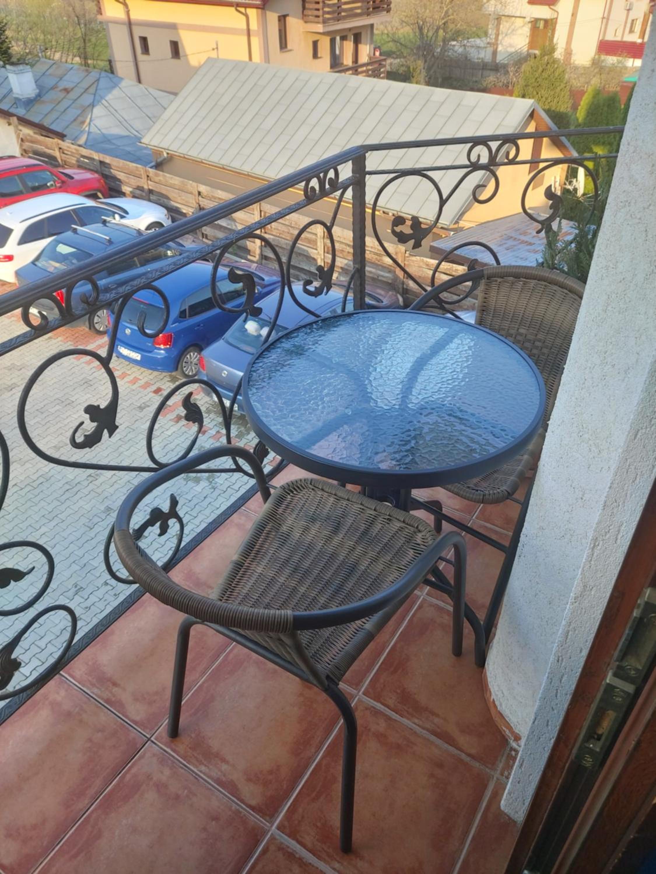 Apartment with Balcony - Photo 7