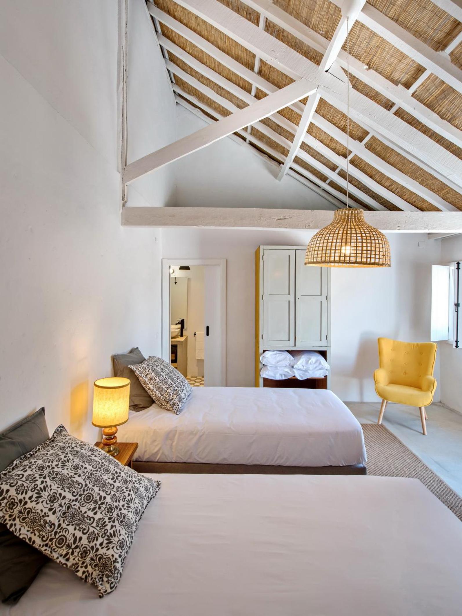 Double or Twin Room with Private Bathroom - Photo 1