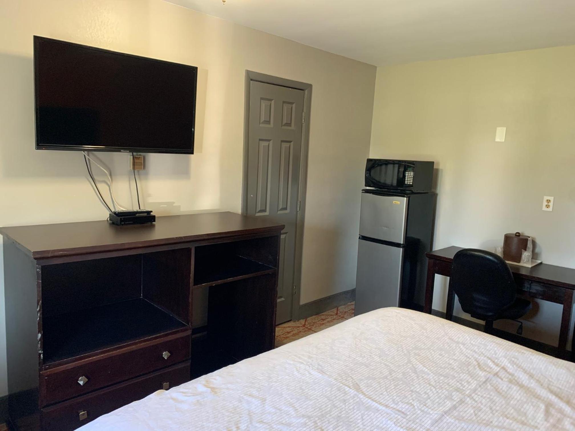 King Room - Non-Smoking photo 2