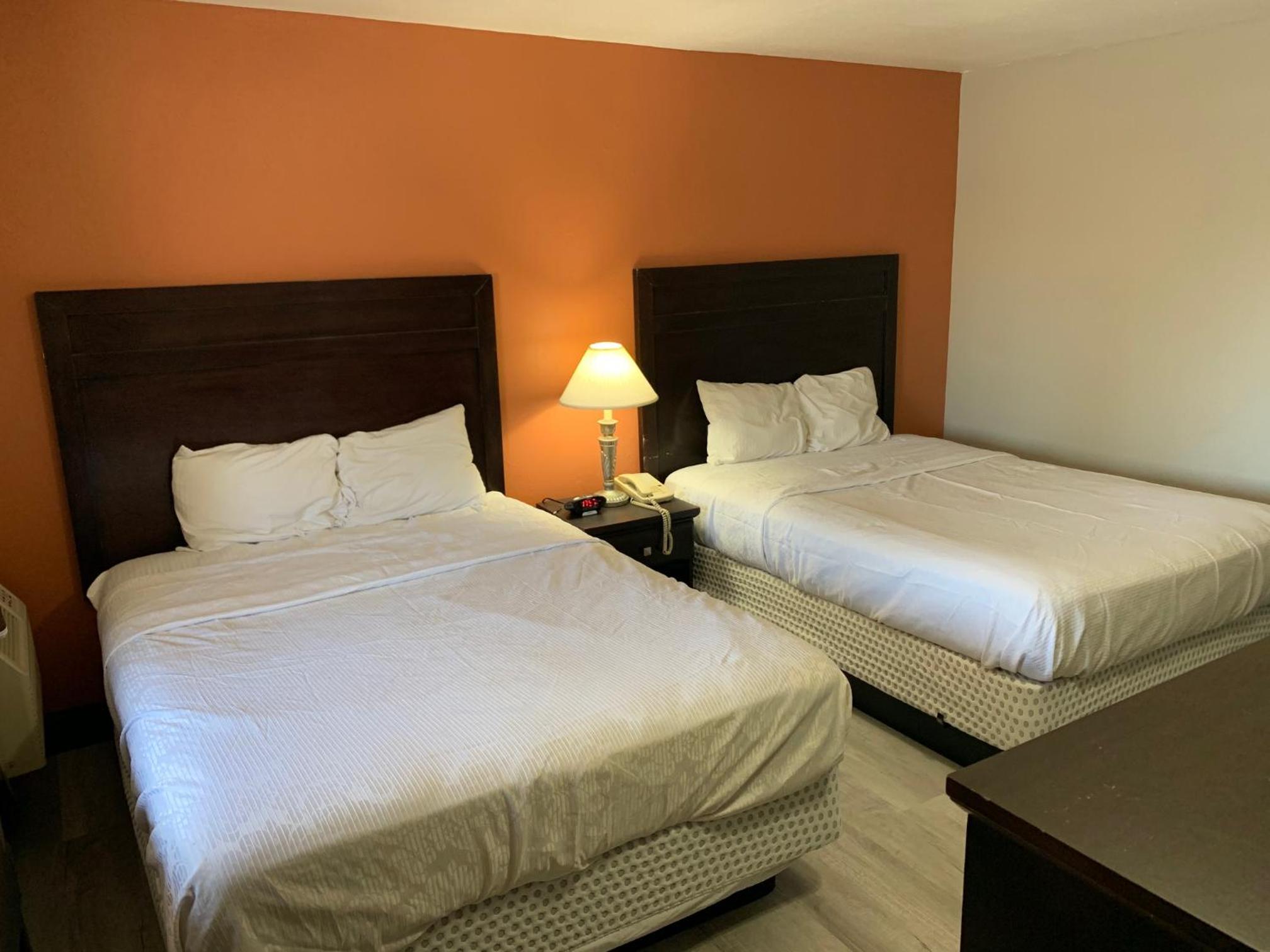 Queen Room with Two Queen Beds - Smoking photo 1