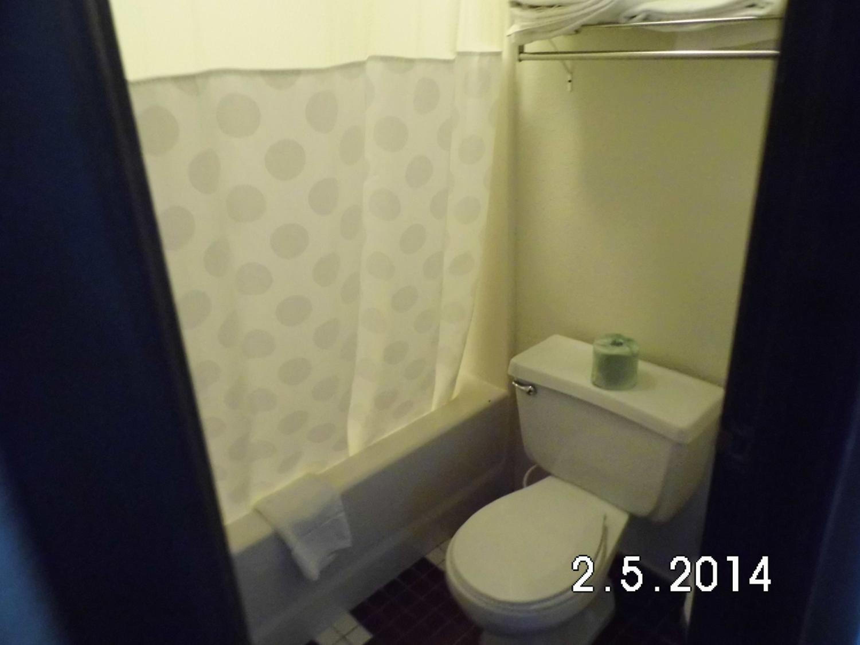 Queen Room with Two Queen Beds - Non-Smoking - Photo 6