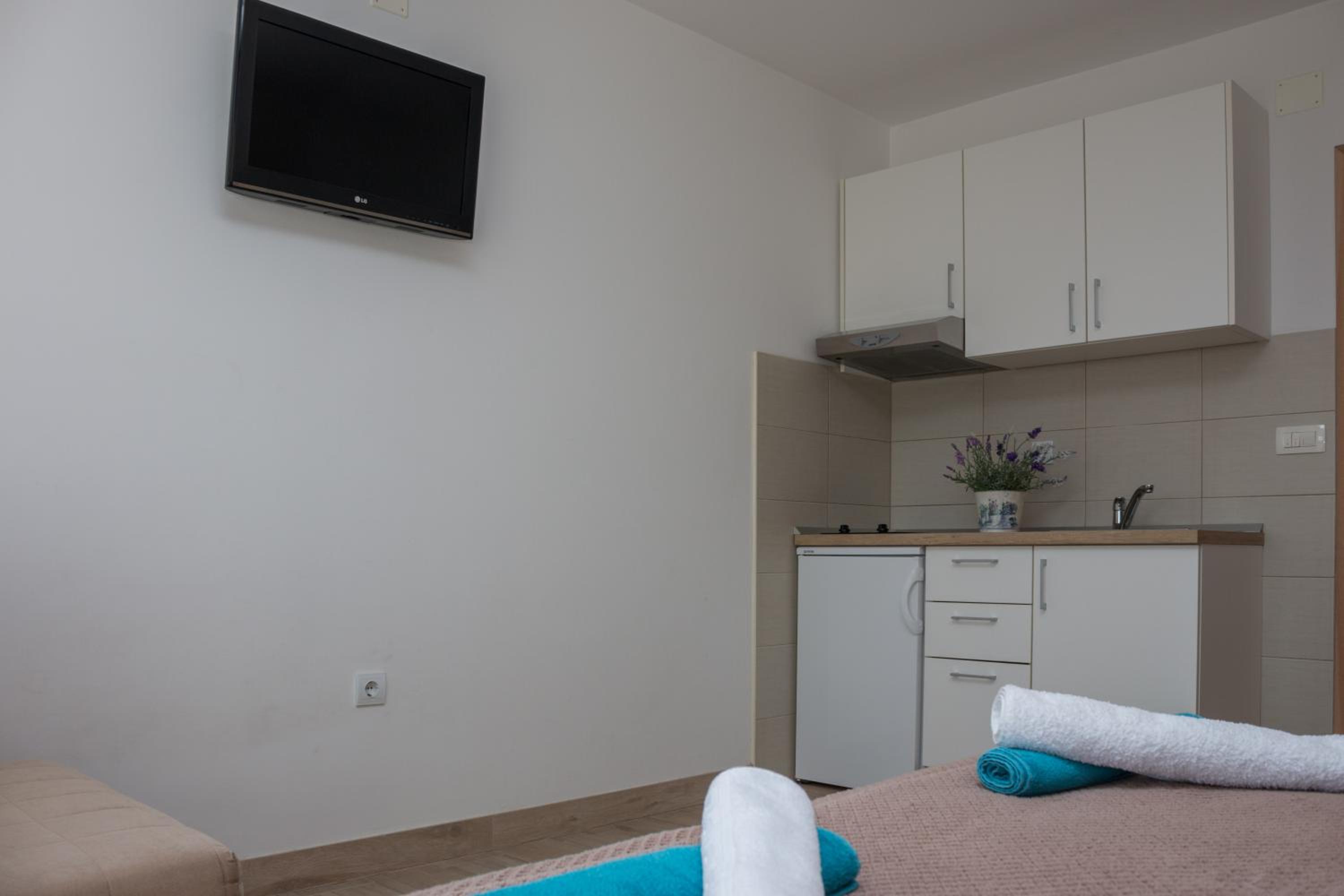Studio Apartment with Sea View - Photo 13