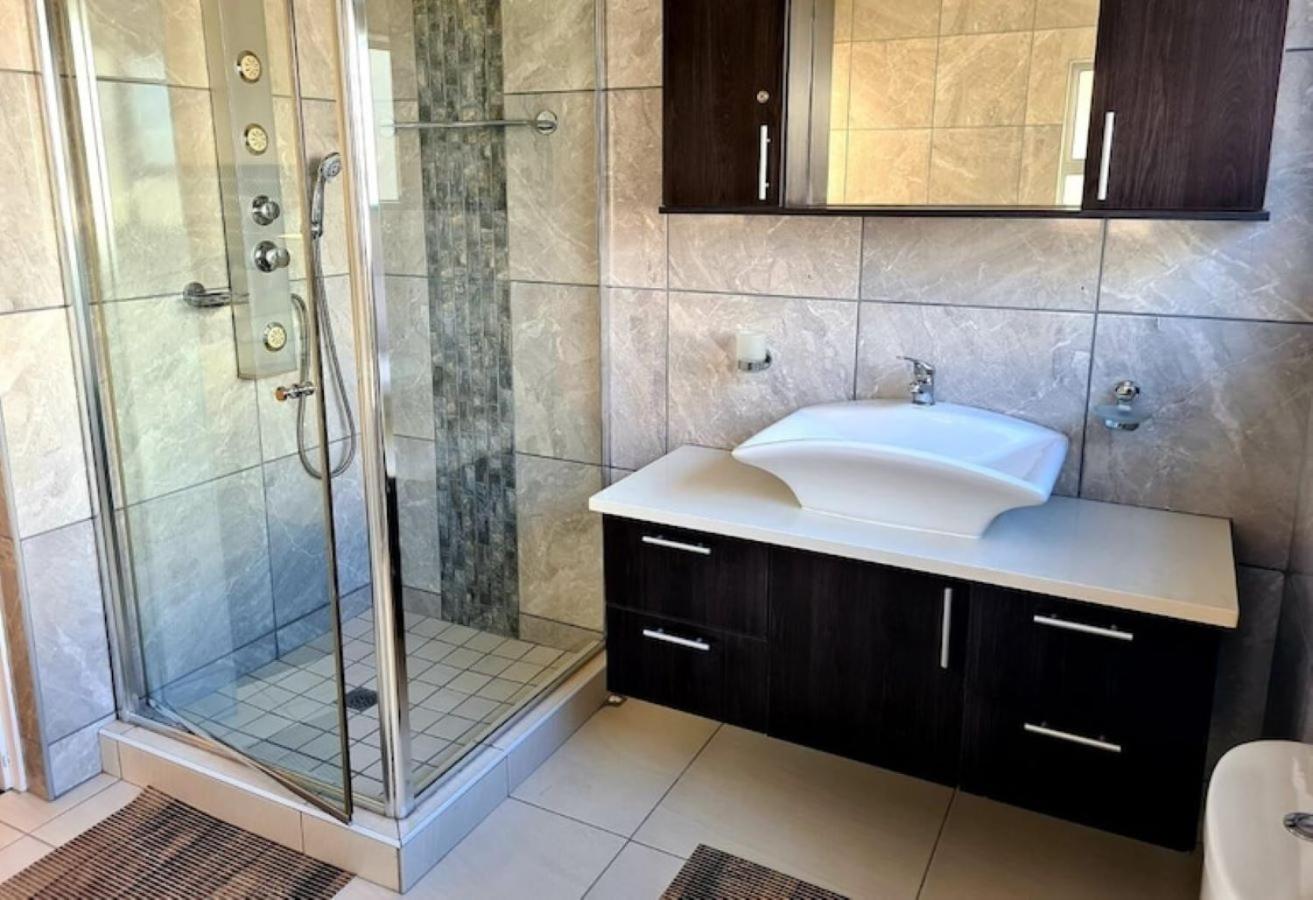 Comfort Queen Room photo 3