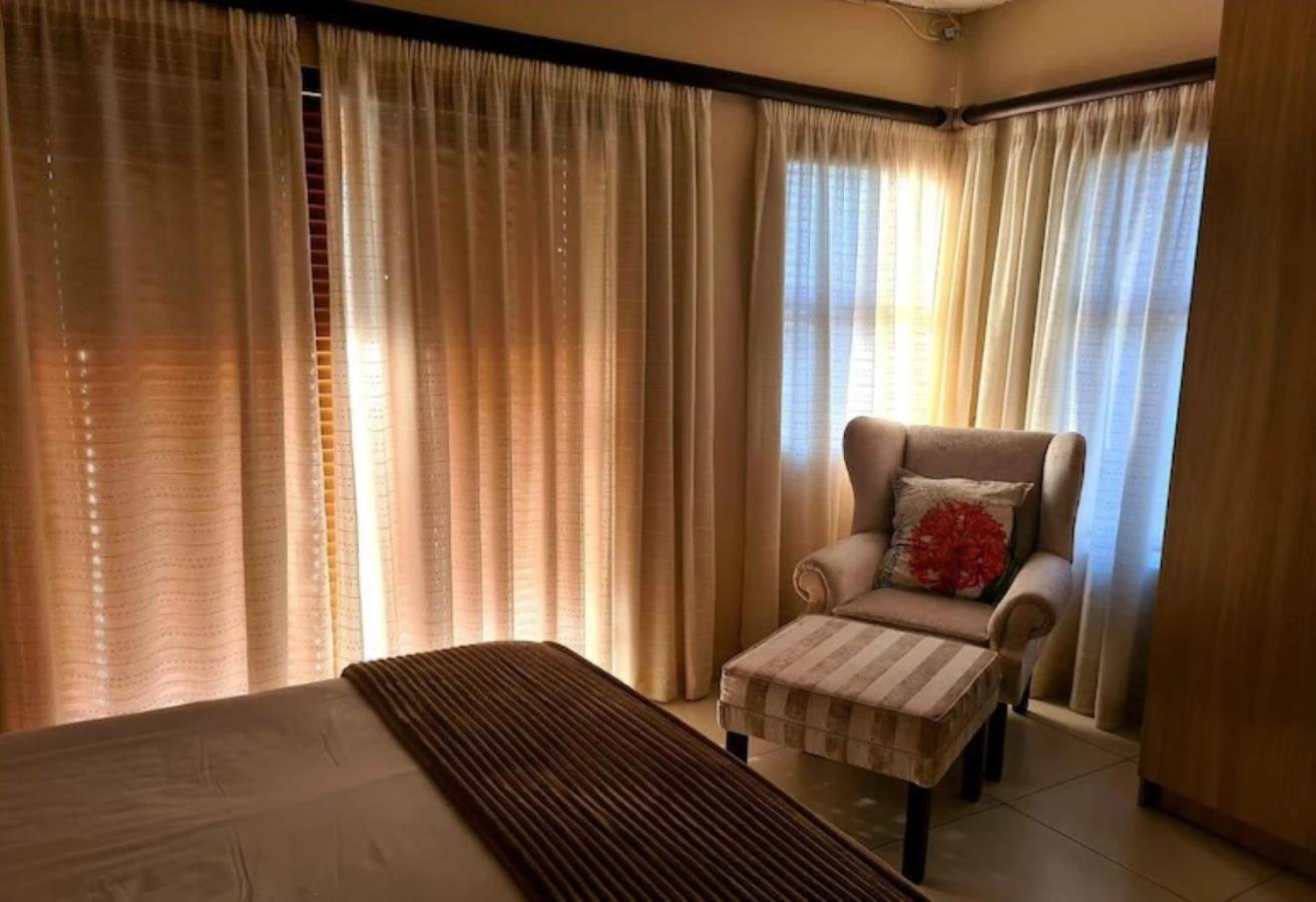 Comfort Queen Room photo 2