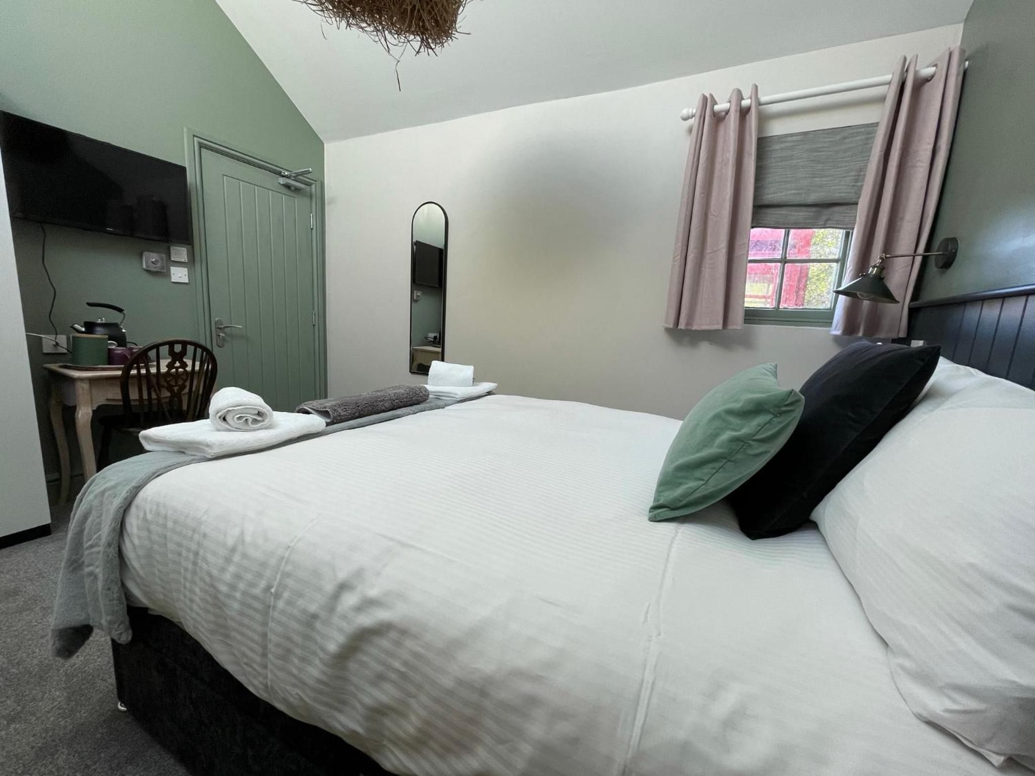 Deluxe Double Room with Shower photo 3