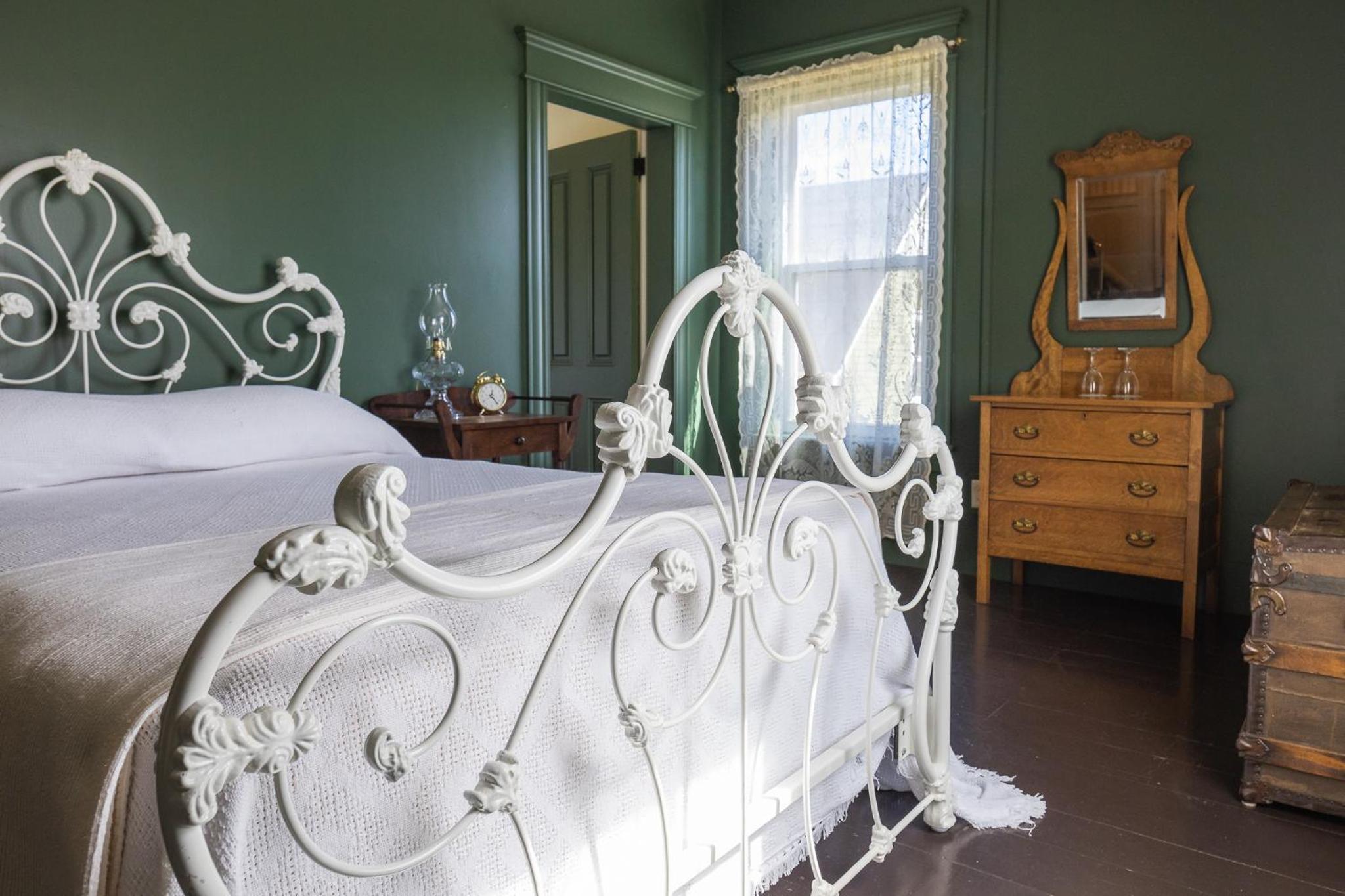 Standard Queen Room - Photo 1