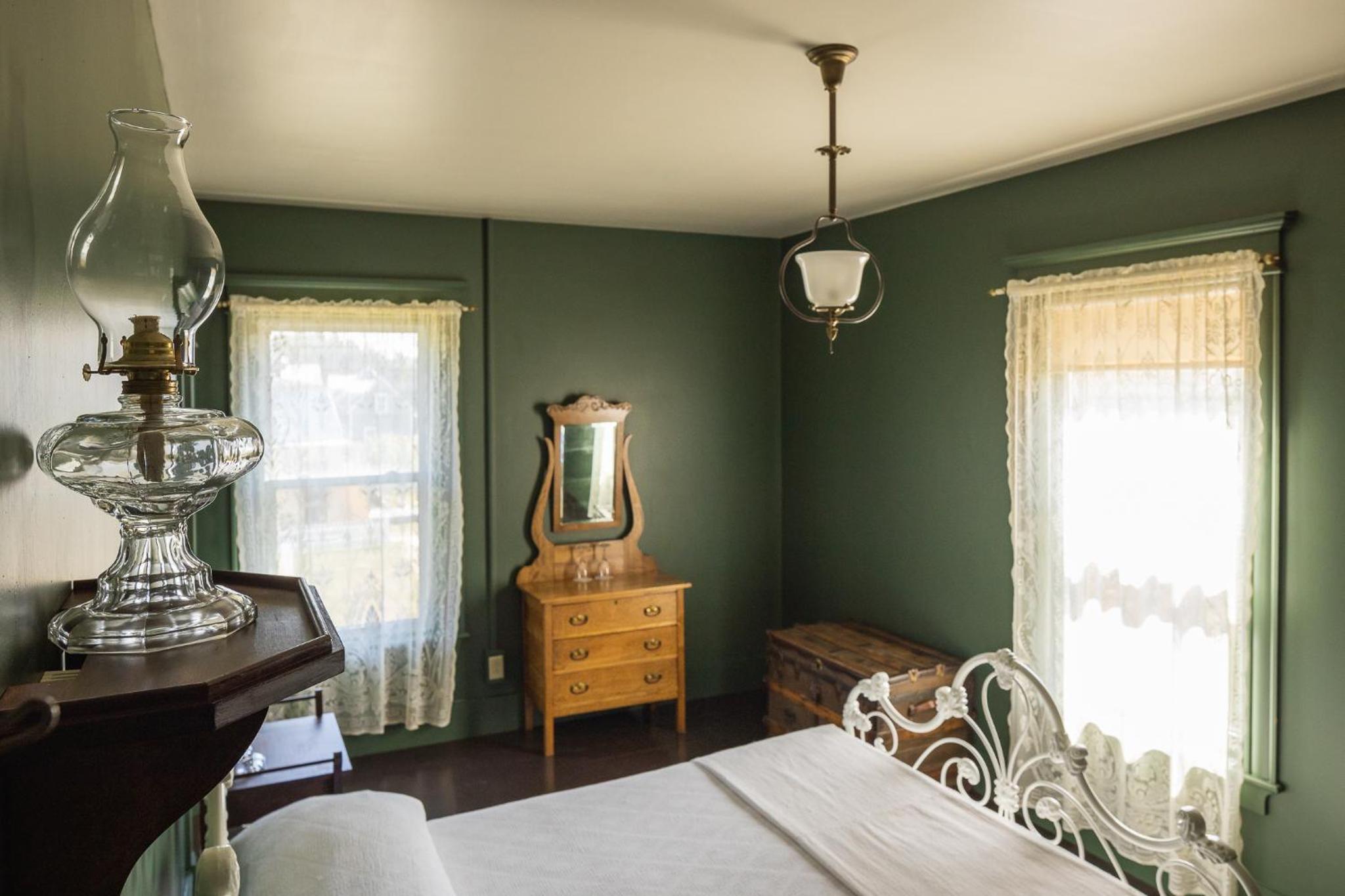 Standard Queen Room - Photo 2