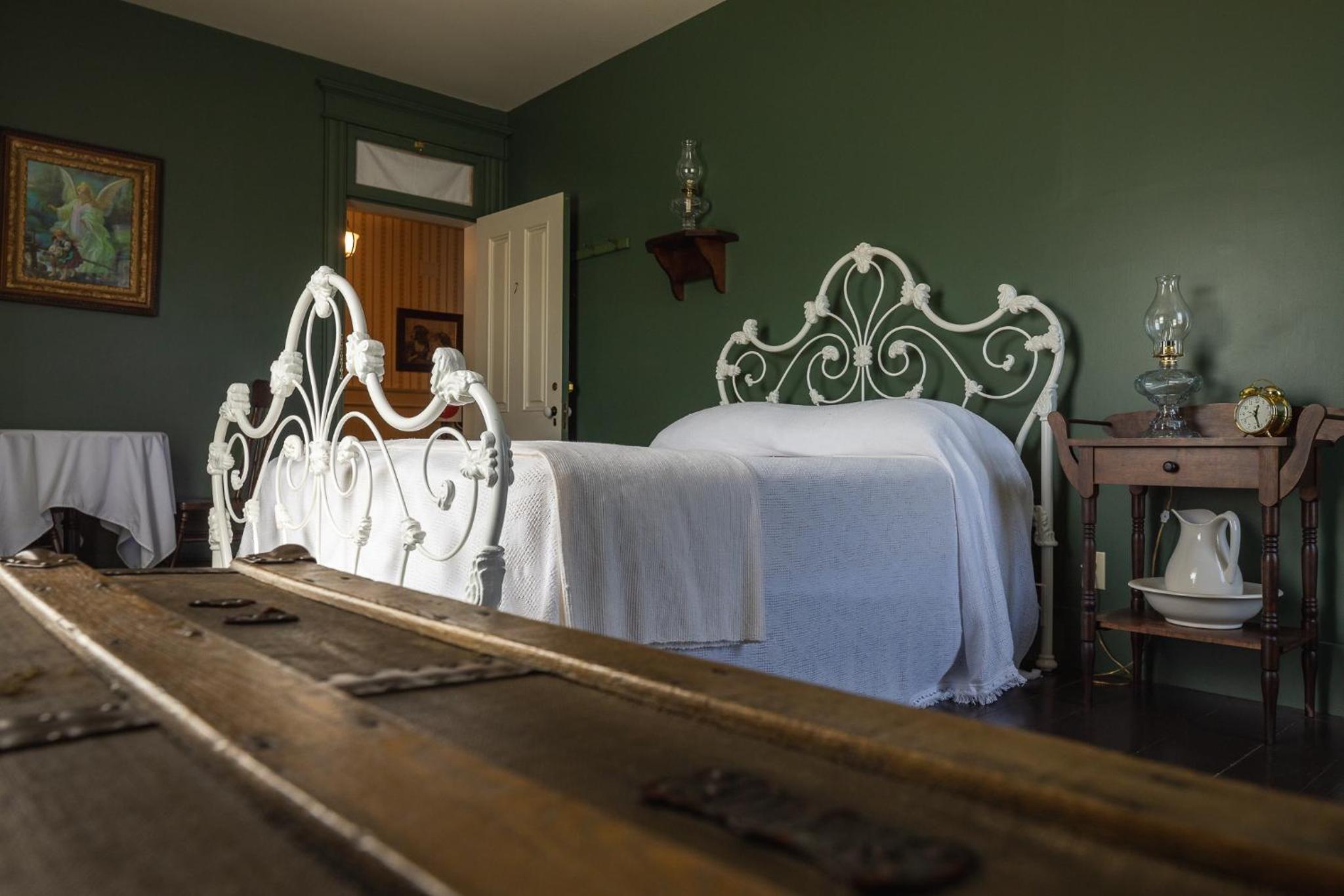 Standard Queen Room - Photo 3
