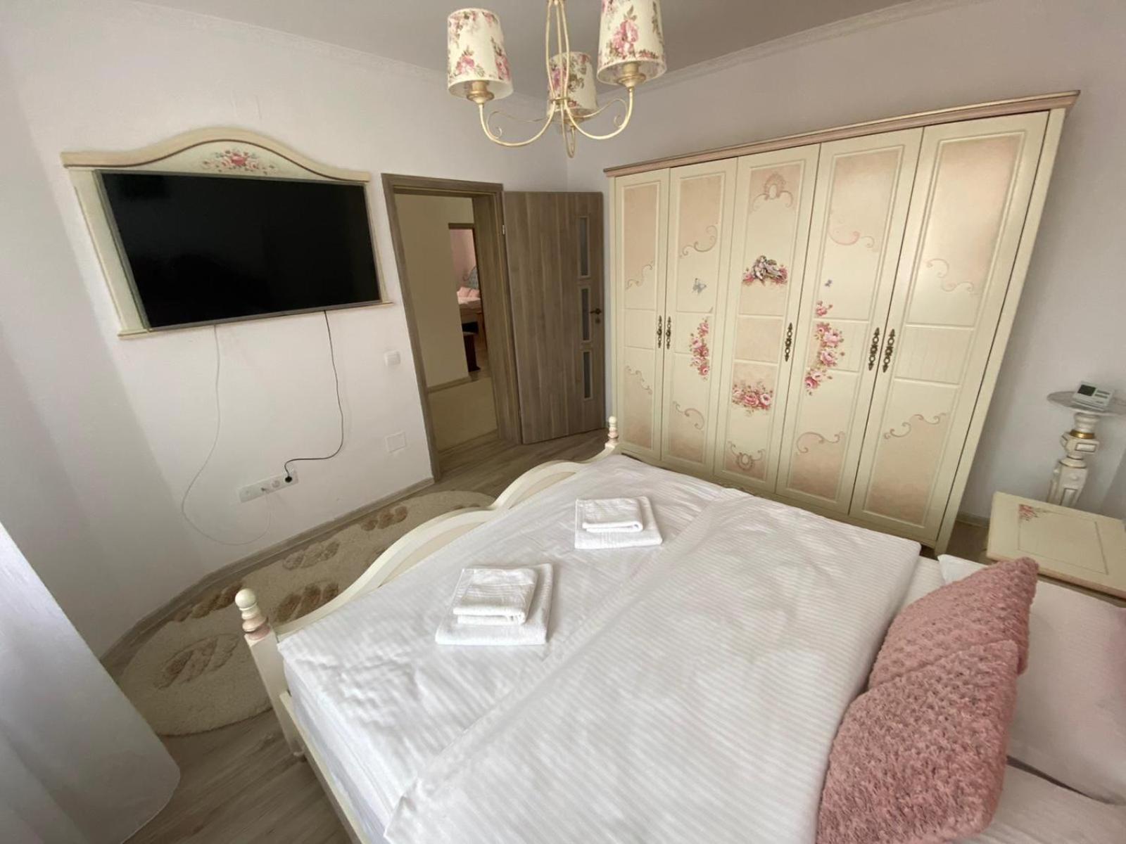 Three-Bedroom Villa - Photo 8