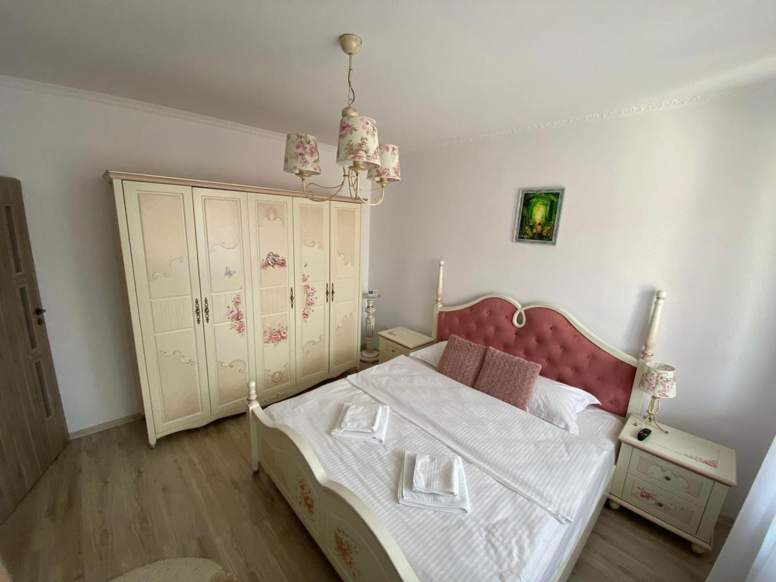 Three-Bedroom Villa - Photo 4