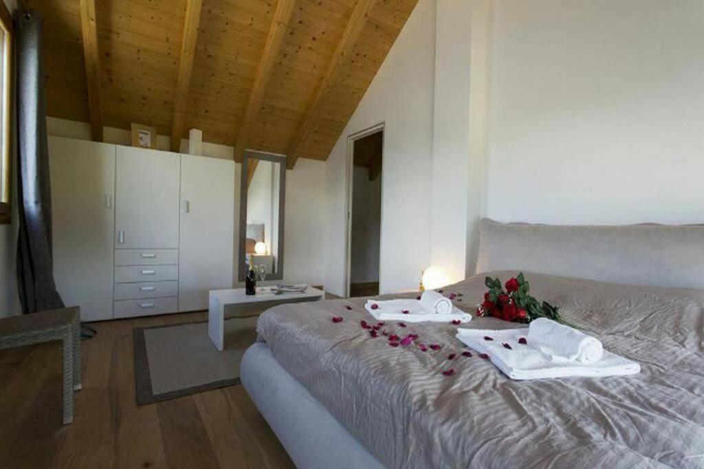 Three-Bedroom House photo 2