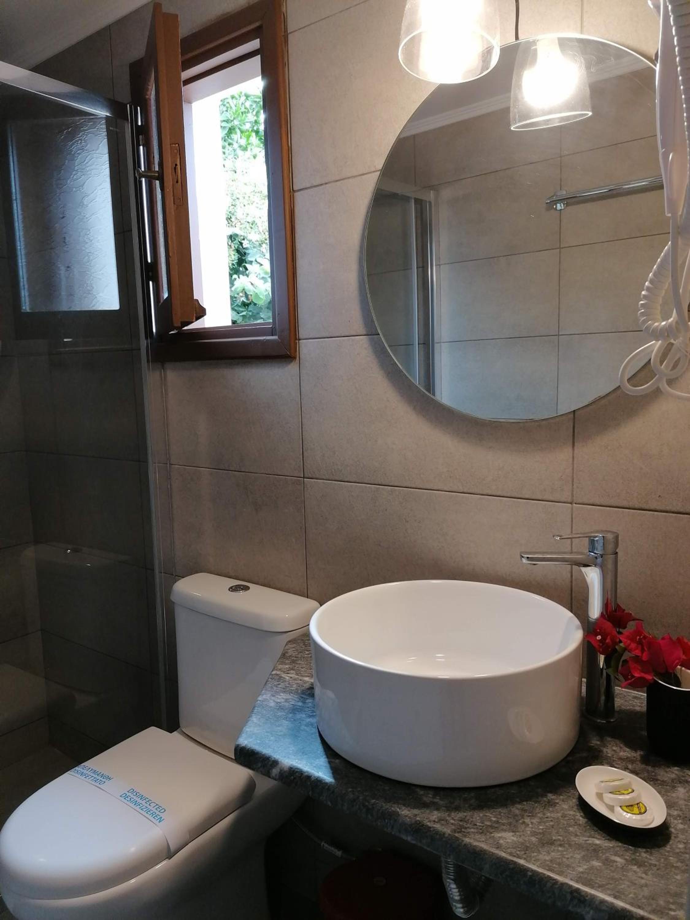 Deluxe Double or Twin Room with Balcony - Photo 8