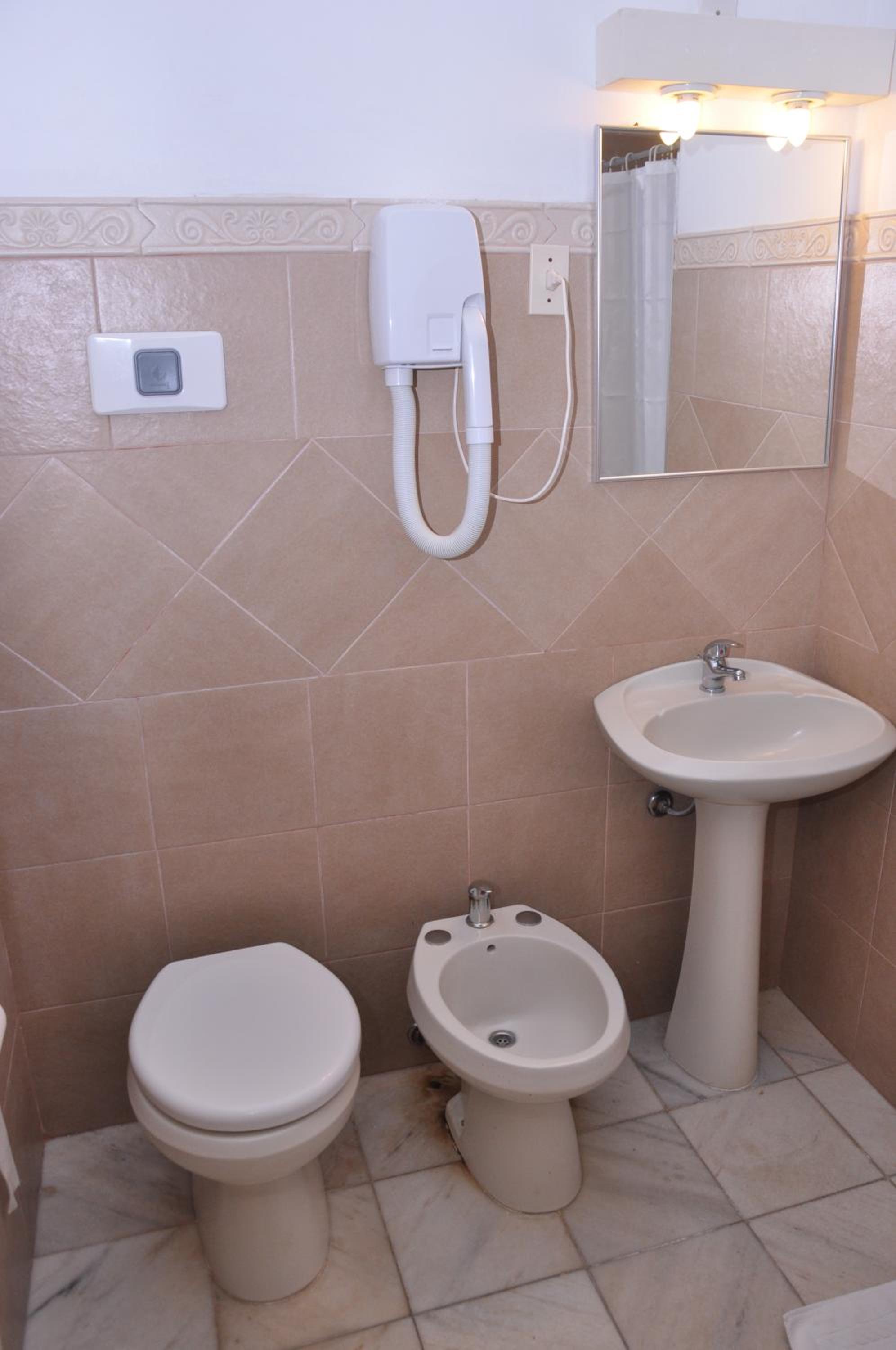 Double or Twin Room photo 3