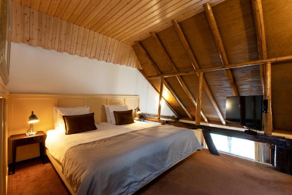 Large Double or Twin Room