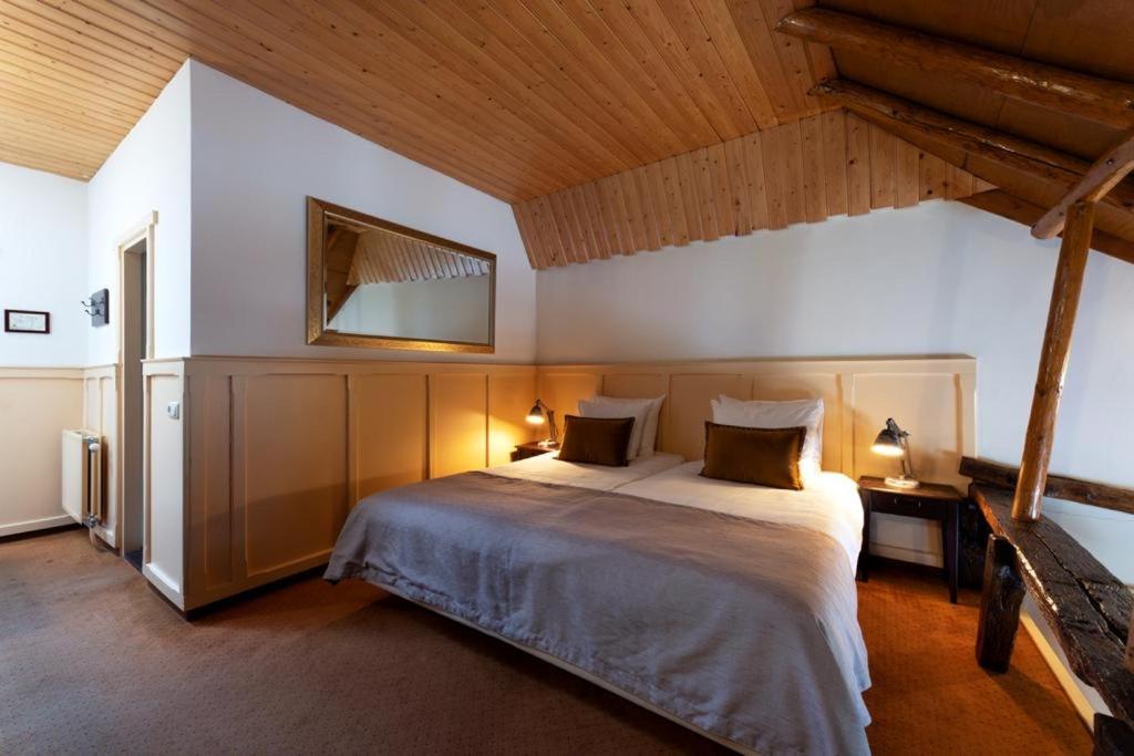 Large Double or Twin Room photo 1