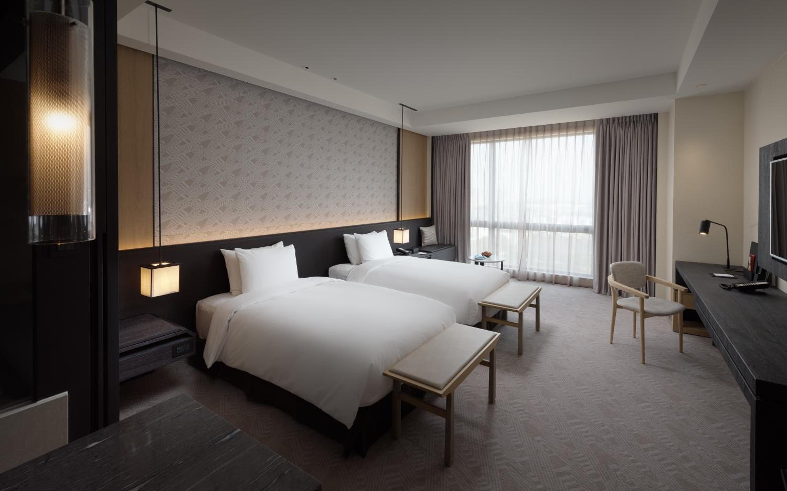 Standard Twin Room with Balcony thumbnail 6