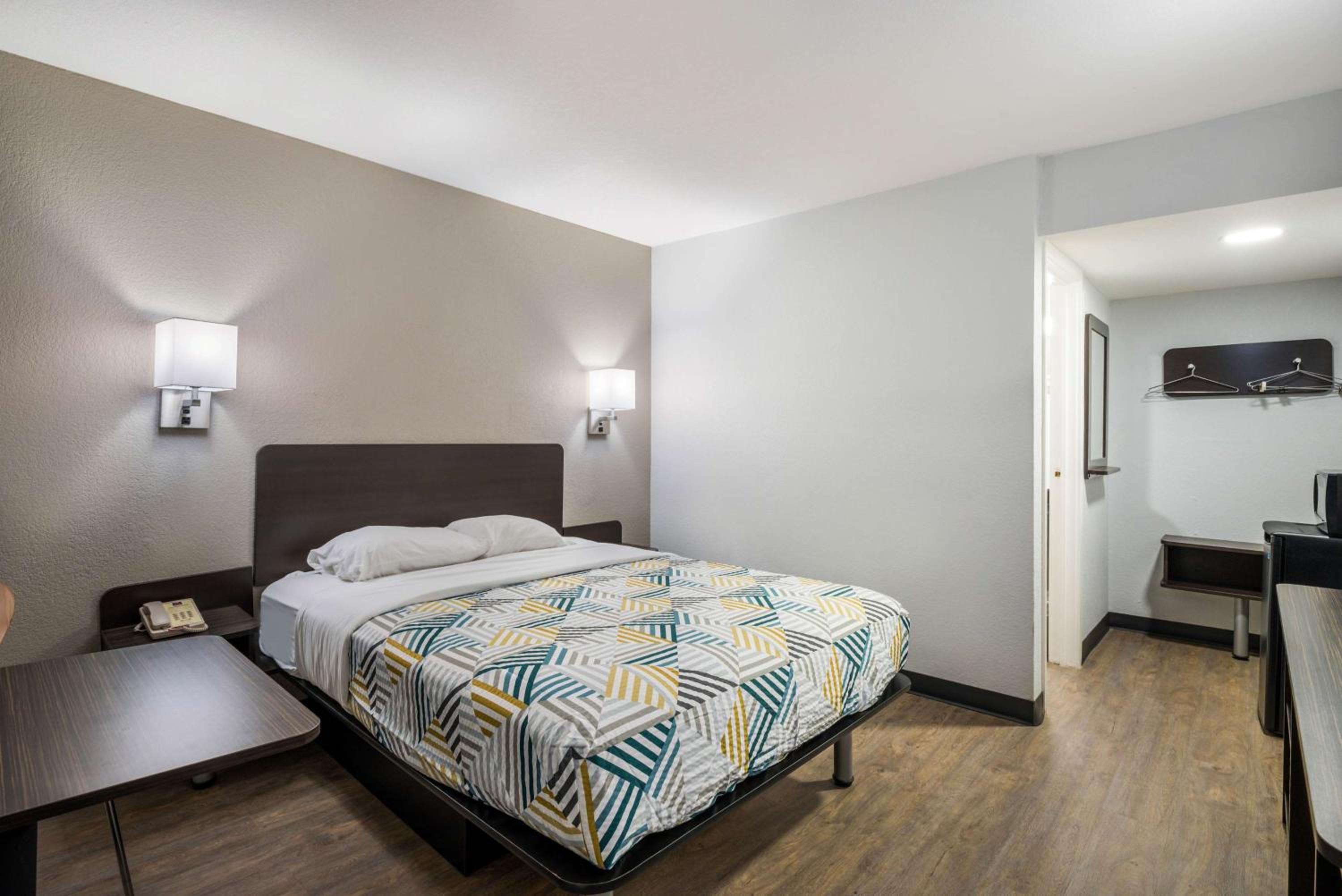 Basic Triple Room photo 1