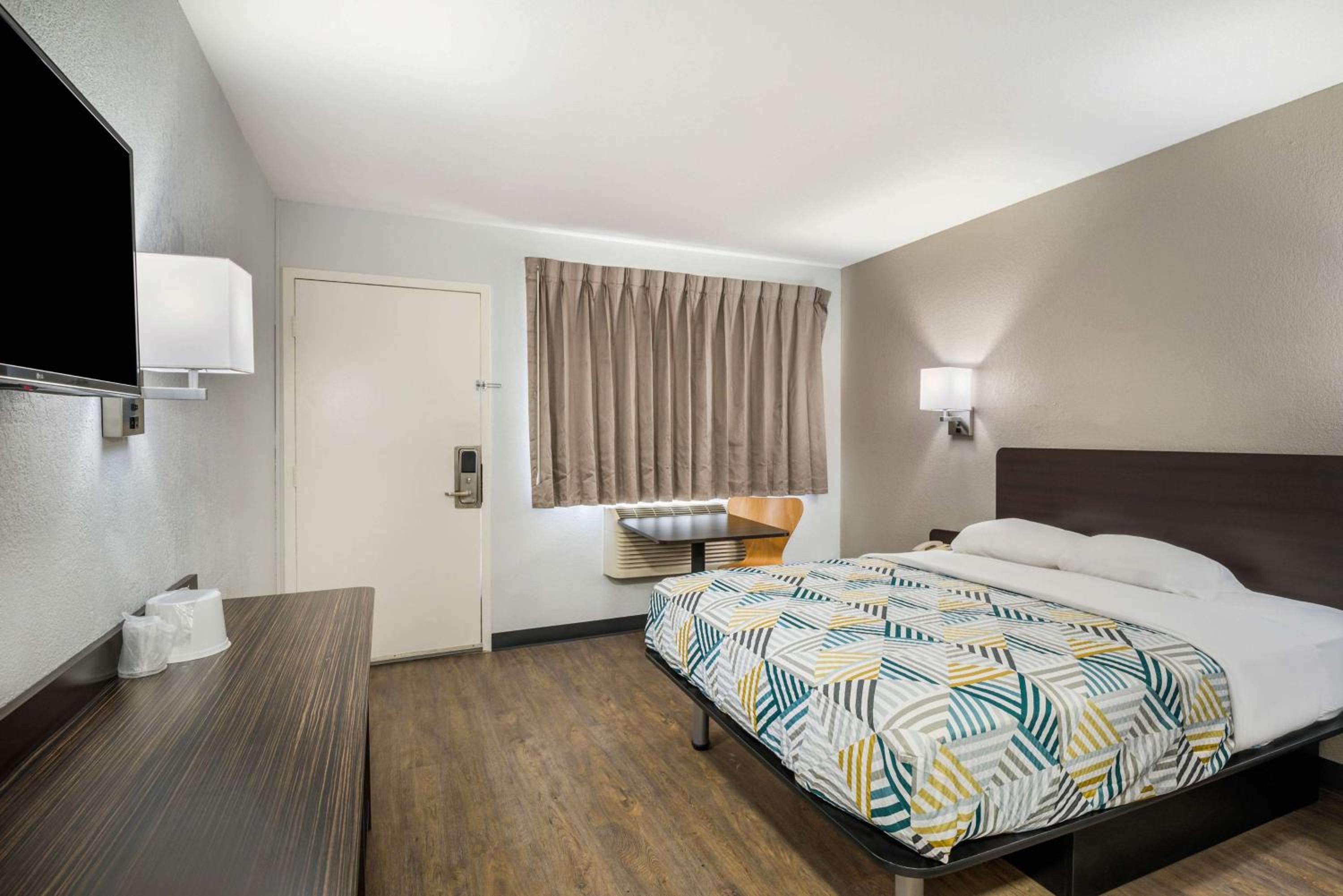 Basic Triple Room photo 3