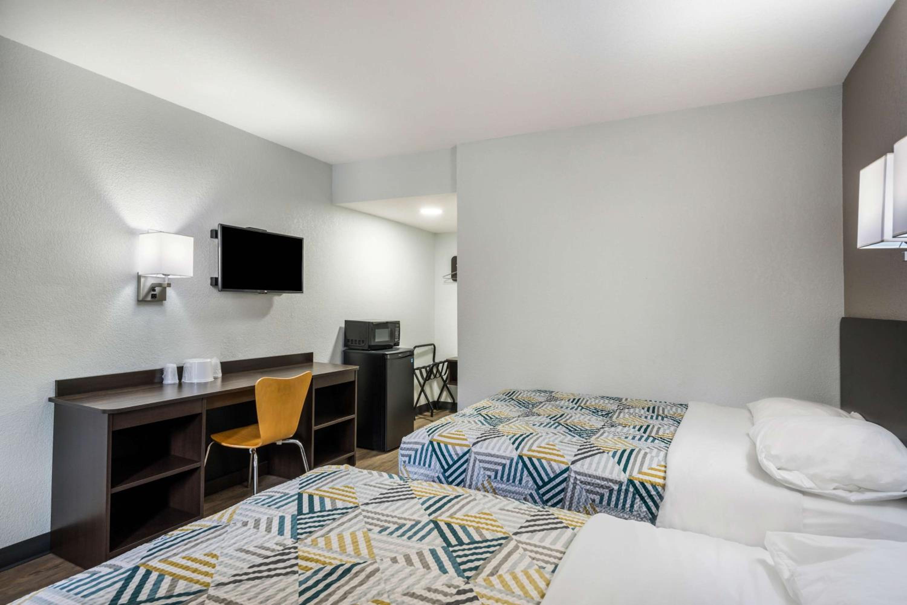 Basic Triple Room - Non-Smoking photo 1