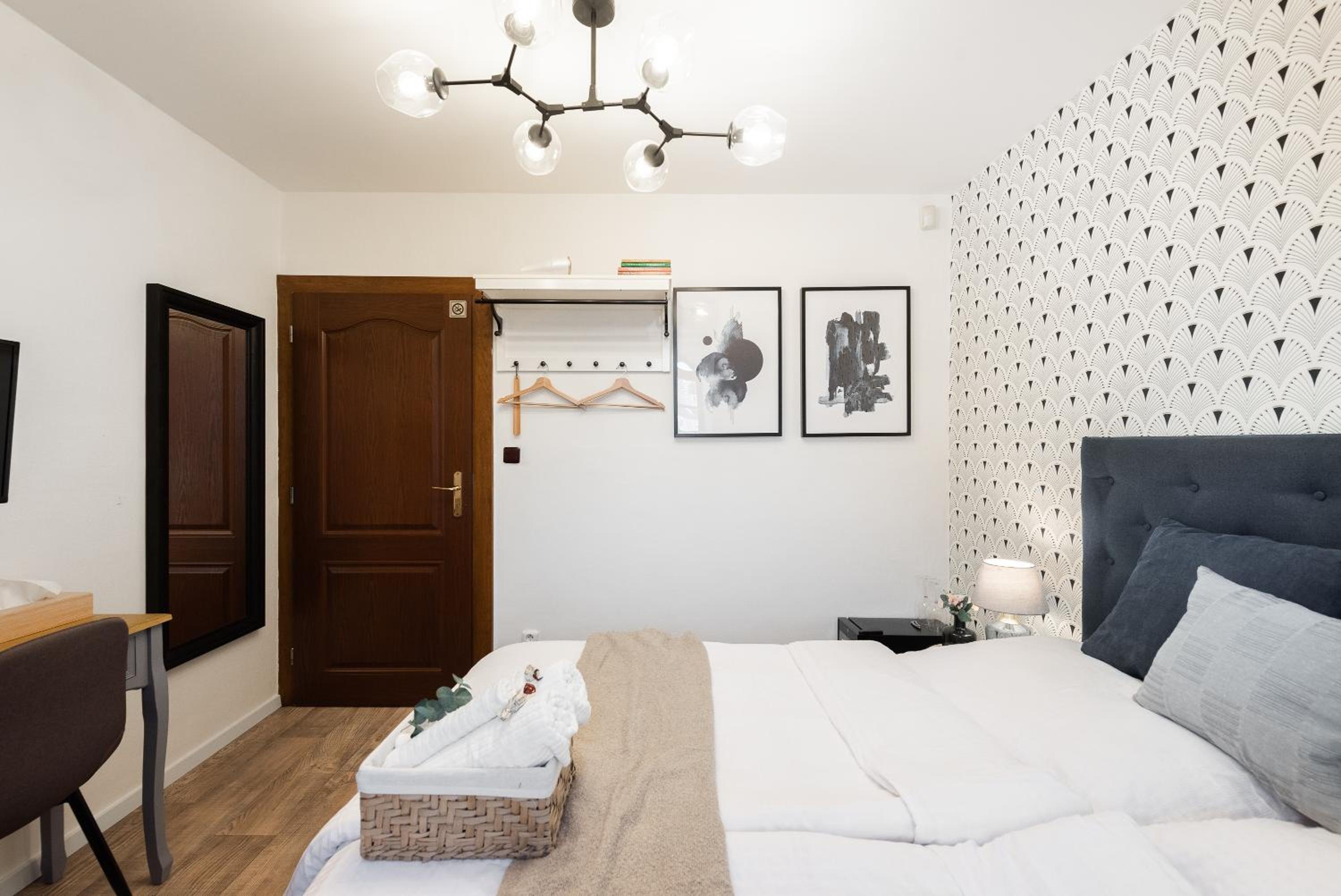 Double Room with Shared Bathroom photo 3